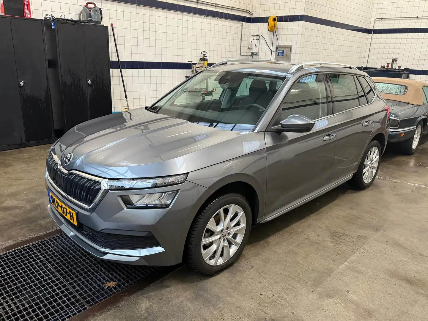 Skoda Kamiq 1.5 TSI ACT Business Edition CarPlay|Camera|Stuur Grijs - 1