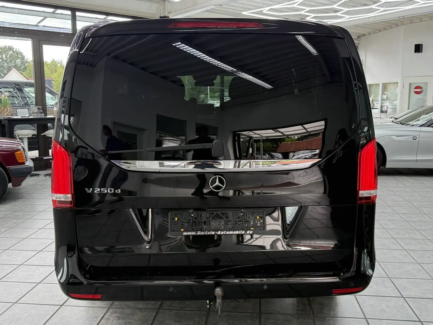 Mercedes-Benz V 250 d EDITION lang, 6-Sitzer, LED, Kamera, AHK Black - 2