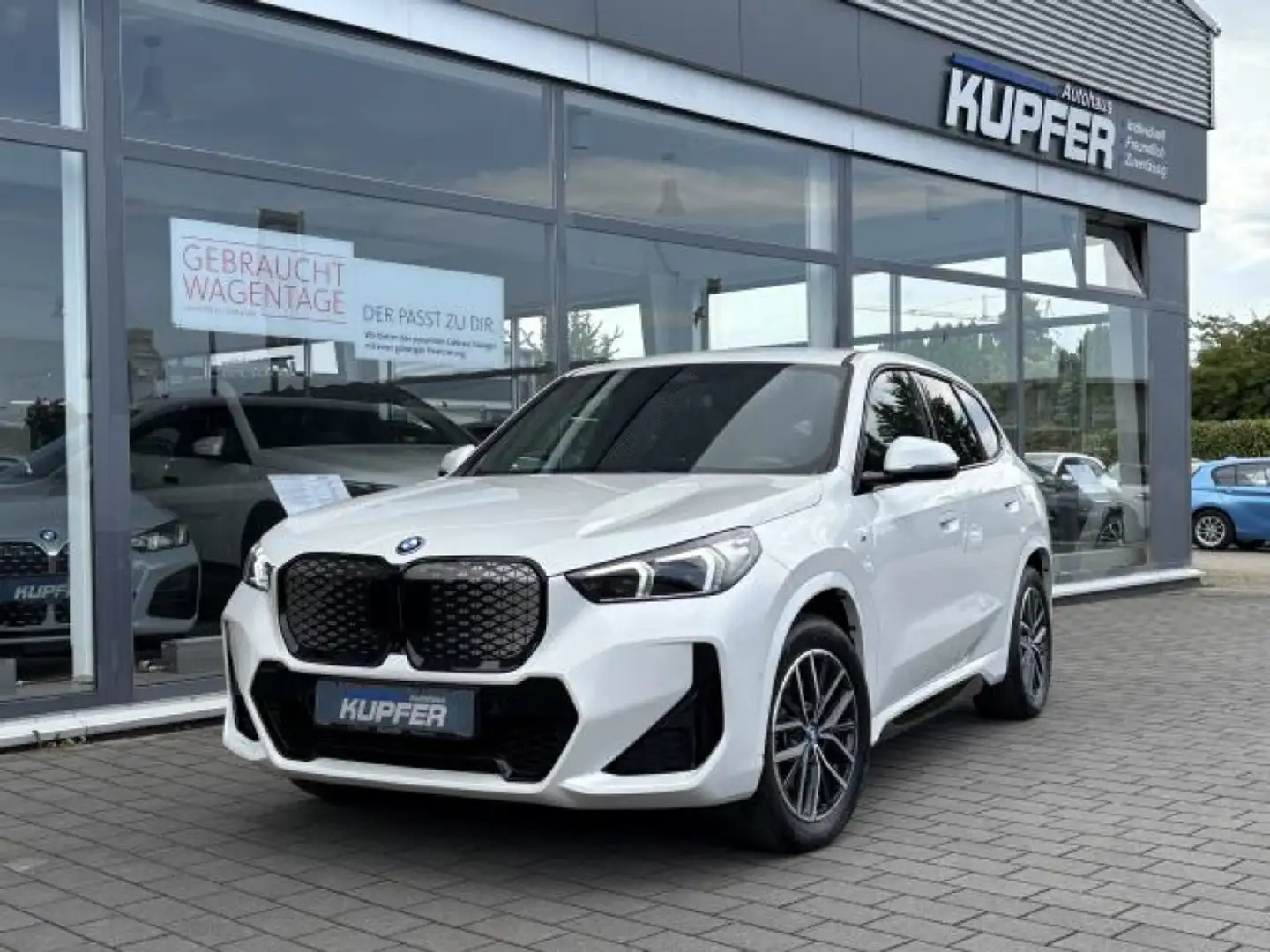 BMW X1 xDrive30 Sportpaket*AHK*ACC°el.M-Sportsitze Schwarz - 1