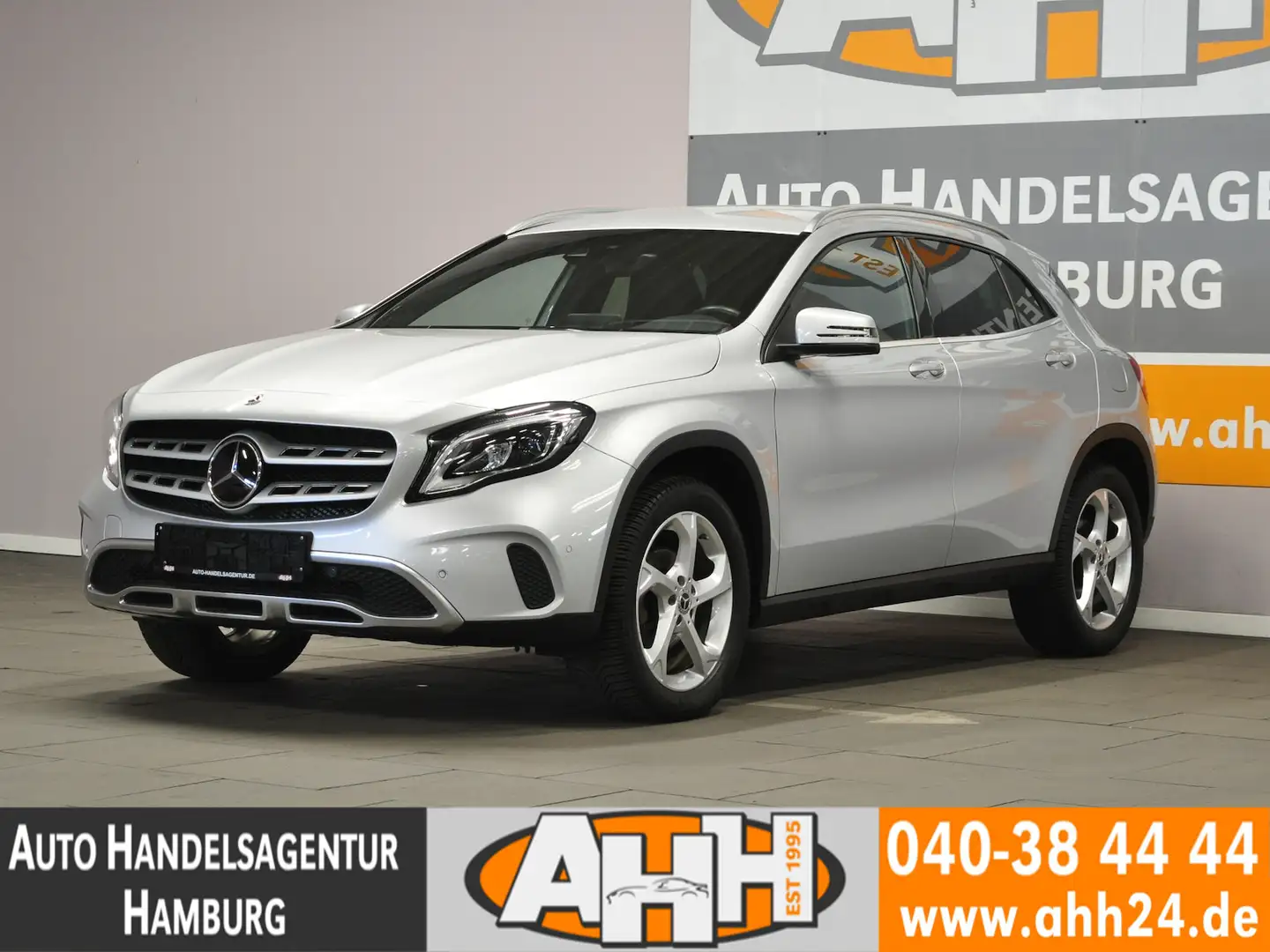 Mercedes-Benz GLA 200 URBAN AUT LED|KAM|AHK|DAB|NAV|DTR|18Z|2H Zilver - 1