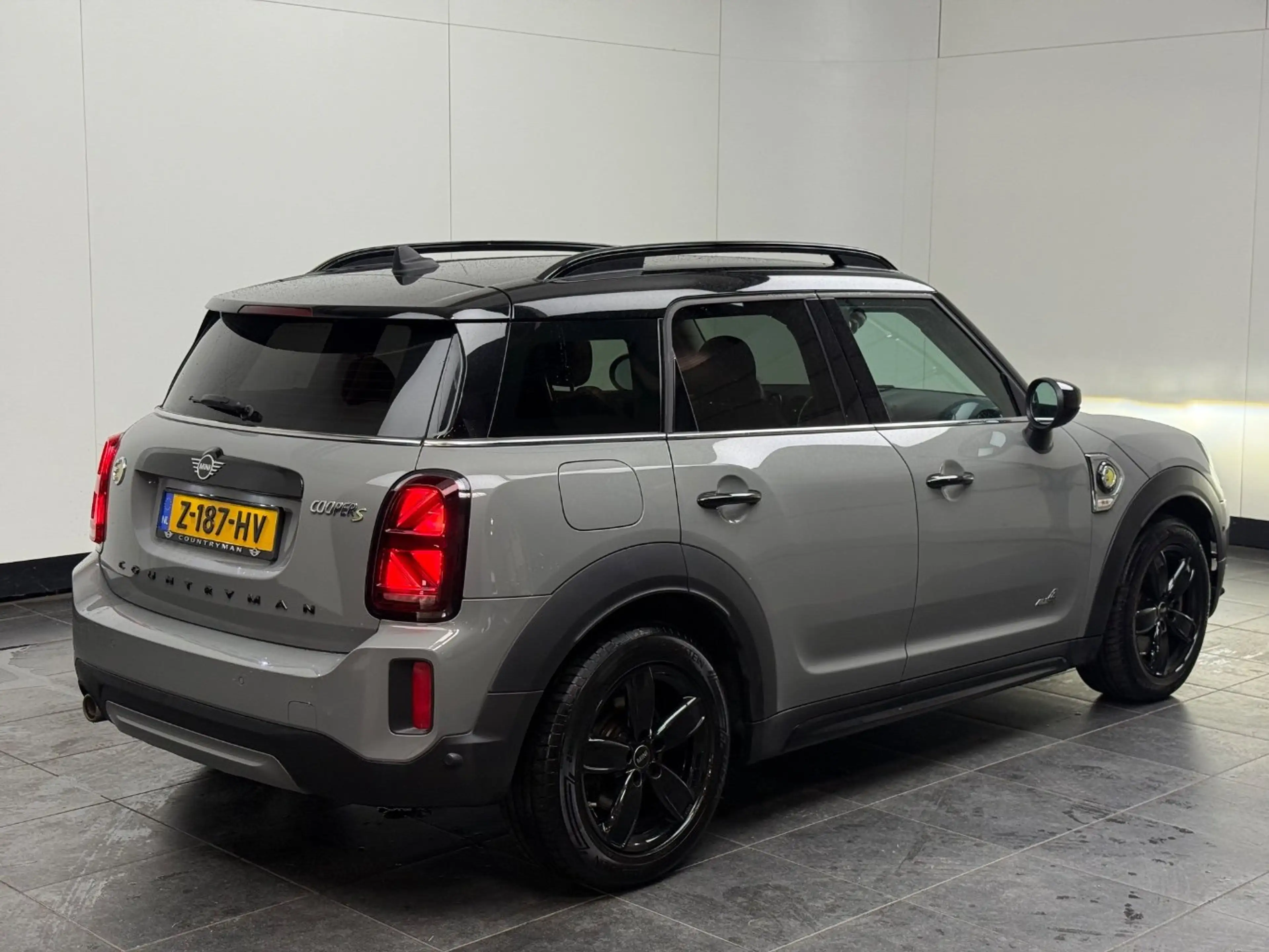 MINI Cooper SE Countryman 1.5 ALL4 — photo 3