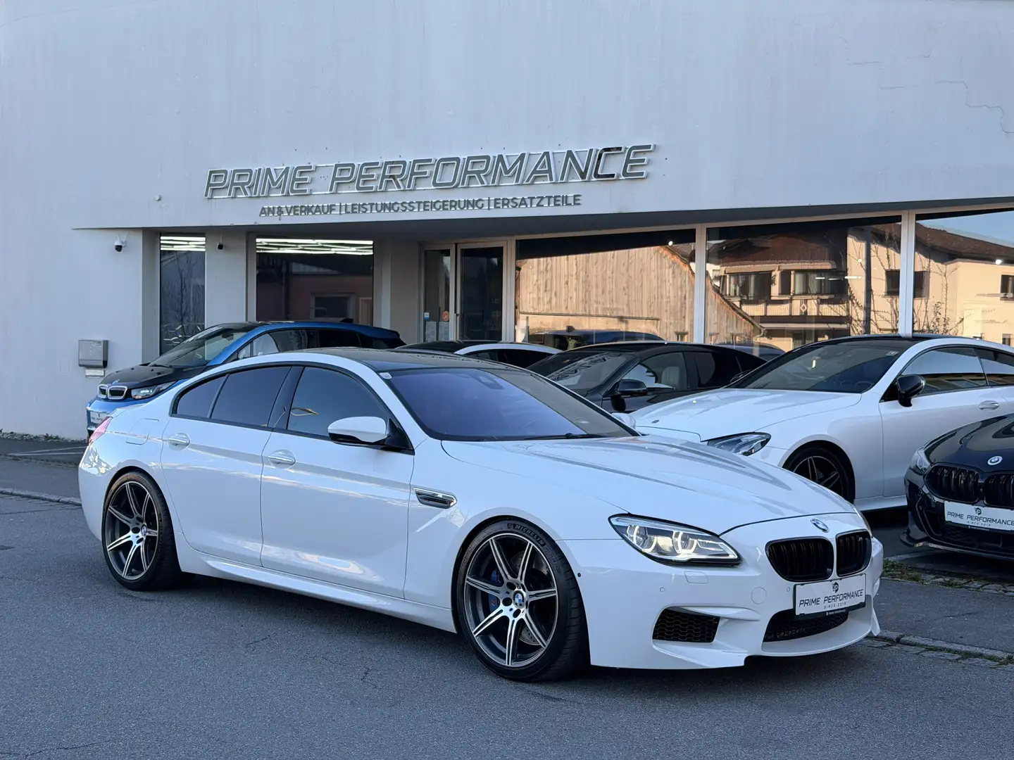 BMW M6 COMPETITION LCI B&O *AKRAPOVIC* INDIVIDUAL *ZIMT* Weiß - 1