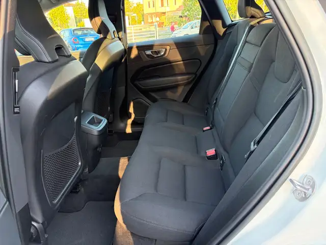 Volvo XC60 view 6