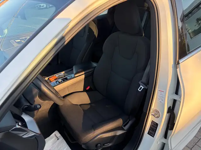 Volvo XC60 view 9