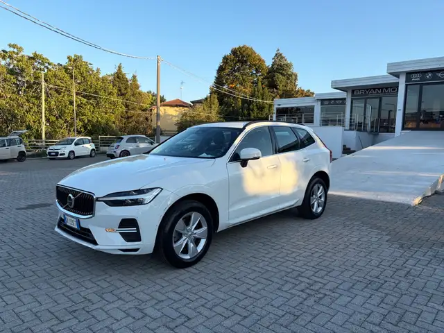 Volvo XC60 view 3