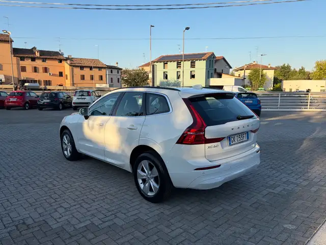 Volvo XC60 view 4