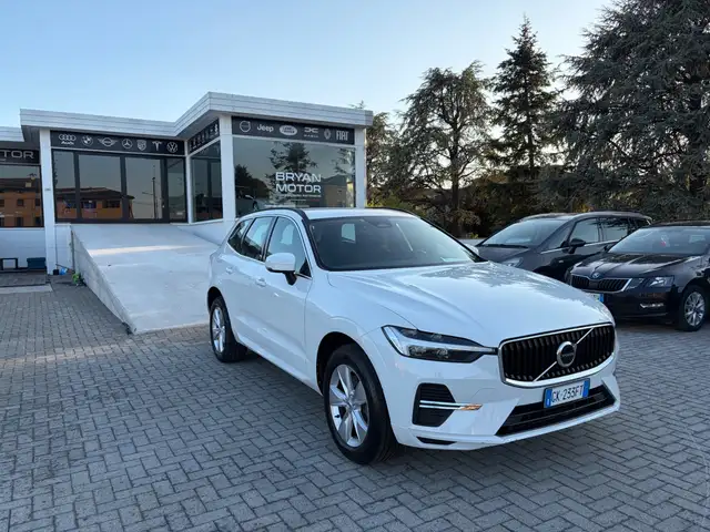 Volvo XC60 view 2