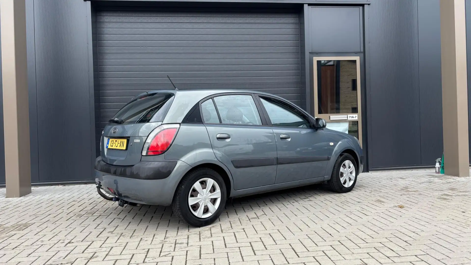Kia Rio 1.4 X-tra 5DRS | AIRCO | TREKHAAK | EL RAMEN | APK Grijs - 2