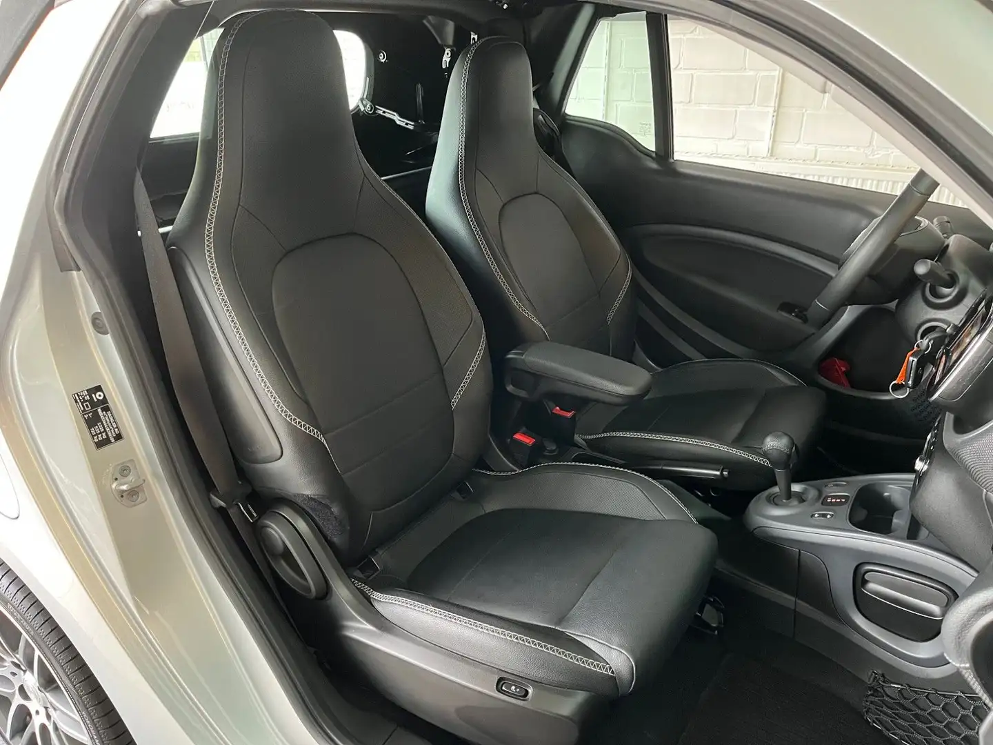 smart forTwo BRABUS Xclusive Style Kamera Navi Soundsystem Weiß - 2