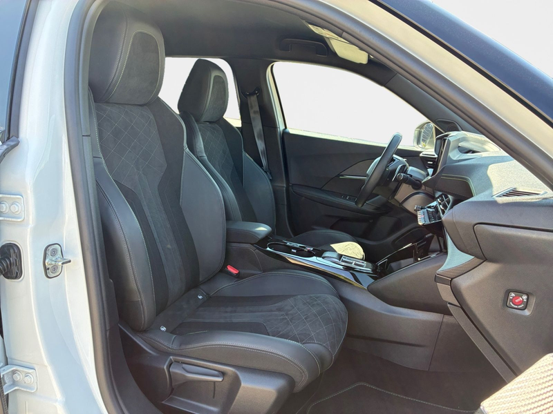 Peugeot 2008 1.2 PureTech 130 GT Pack Navi SHZ GJR — photo 15