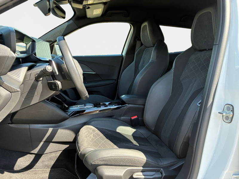 Peugeot 2008 1.2 PureTech 130 GT Pack Navi SHZ GJR — photo 9