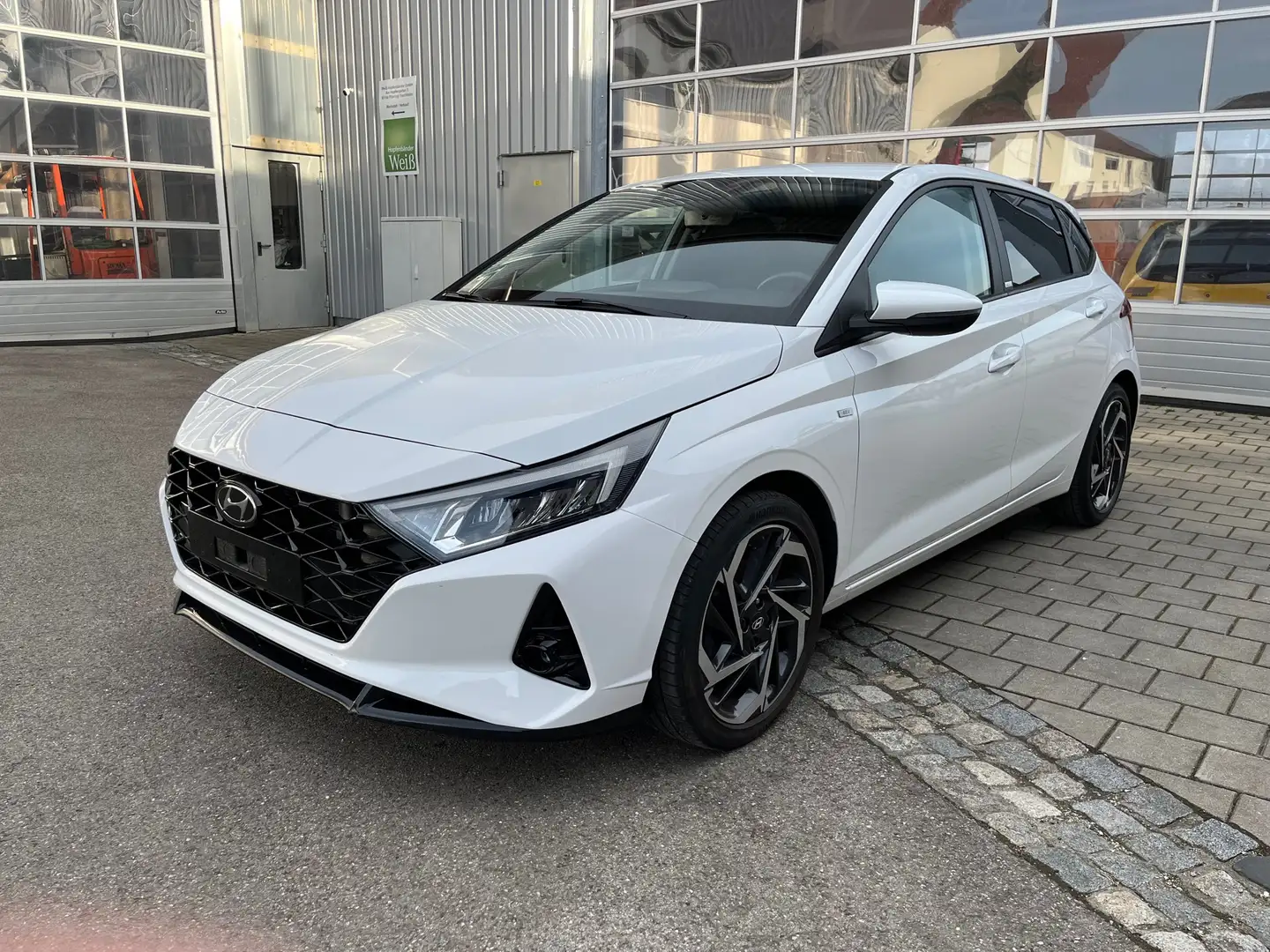 Hyundai i20 Intro Edition Mild-Hybrid Weiß - 1