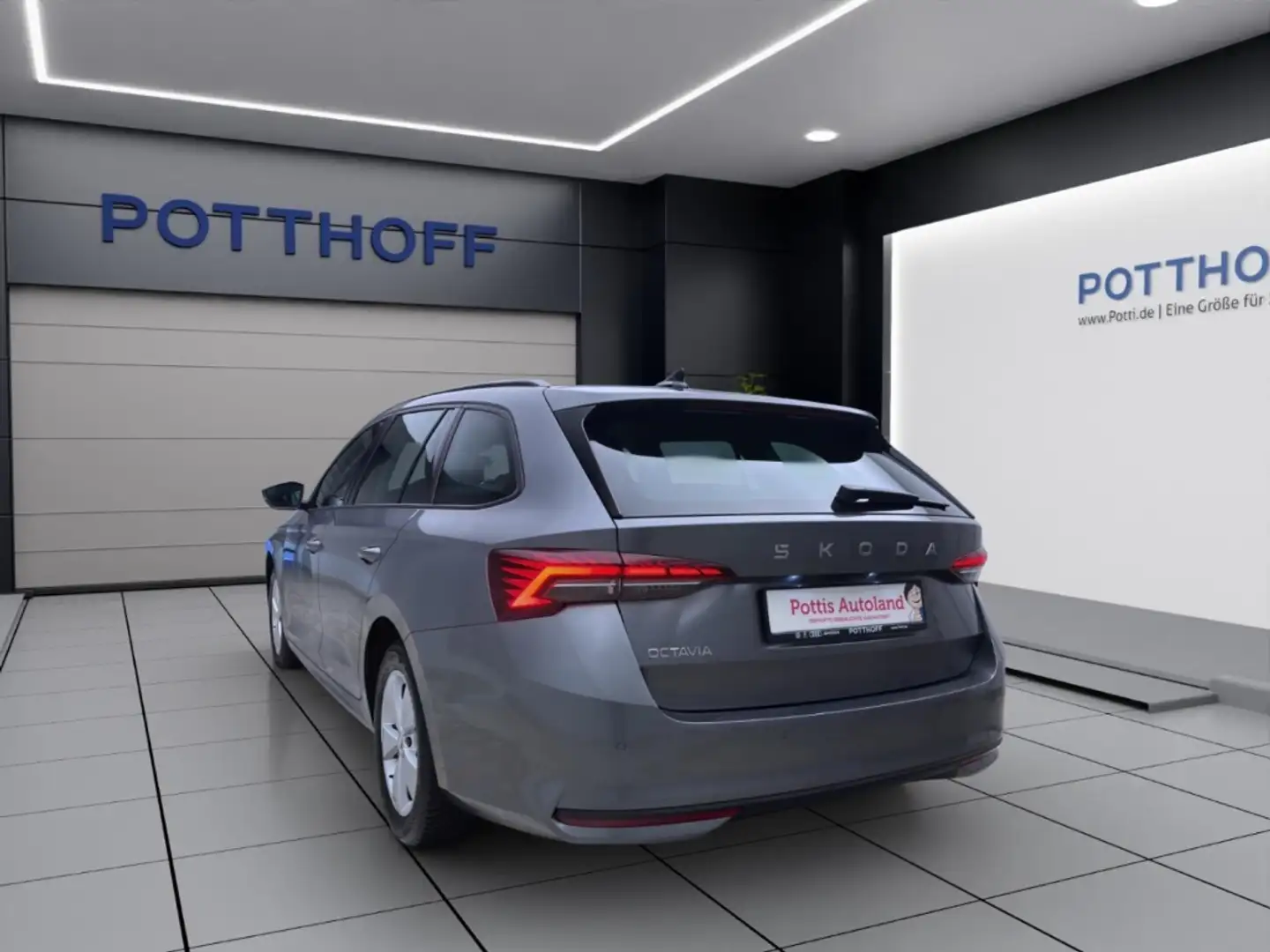 Skoda Octavia Combi 2.0 TDI DSG SELECTION PANO AHK NAVI DCC Grau - 2
