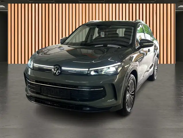 Volkswagen Tiguan view 2