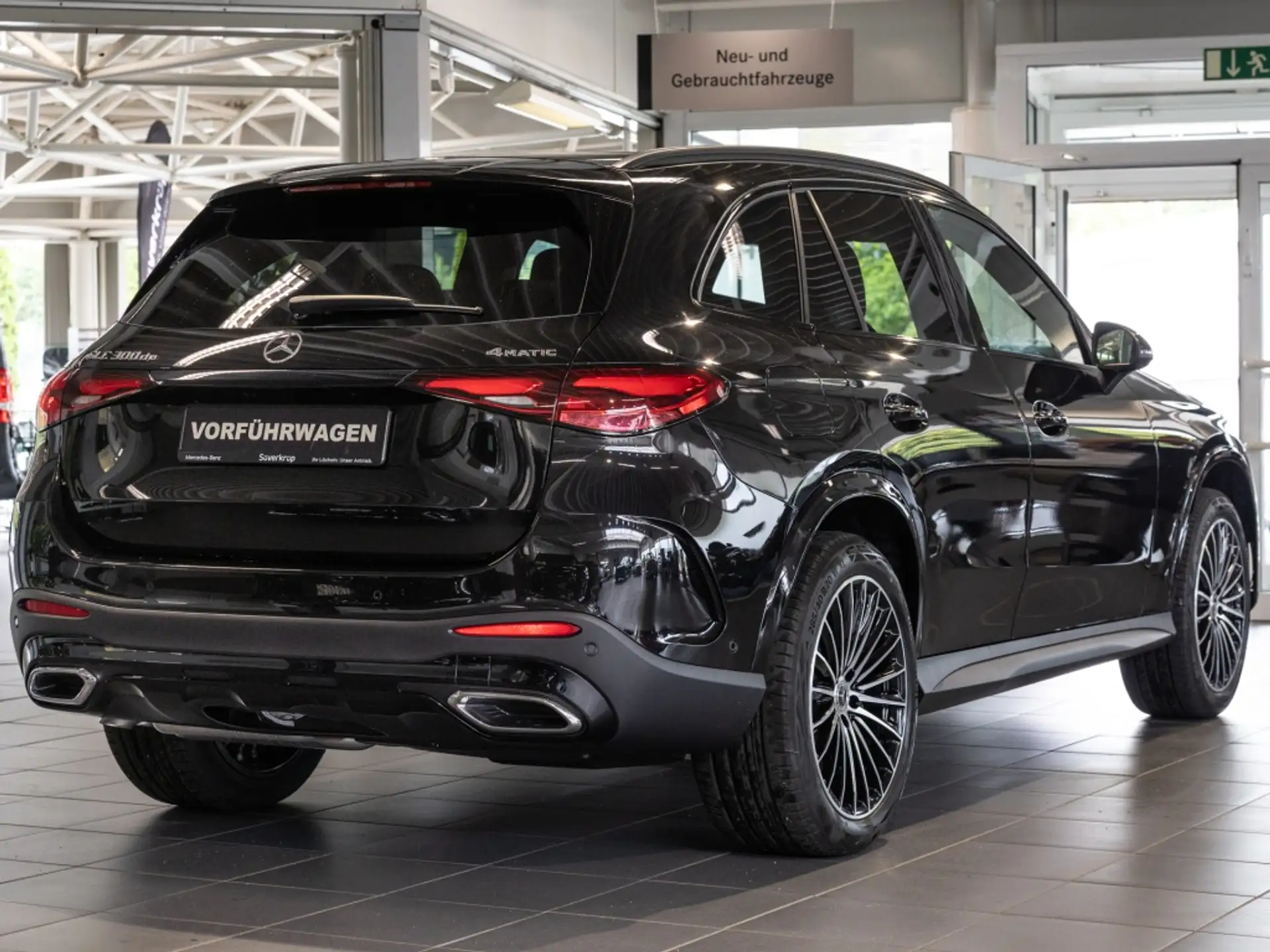 Mercedes-Benz GLC GLC 300 2026 검정 사진 4