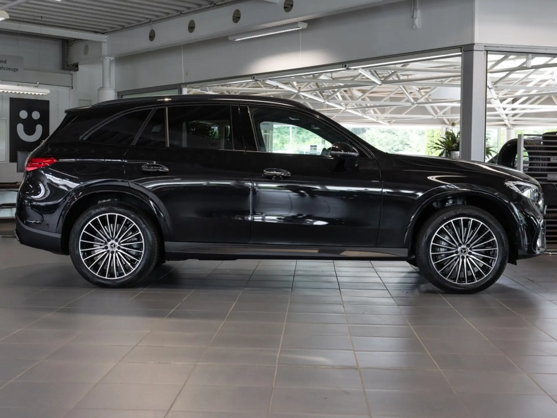 Mercedes-Benz GLC GLC 300 2026 검정 사진 3