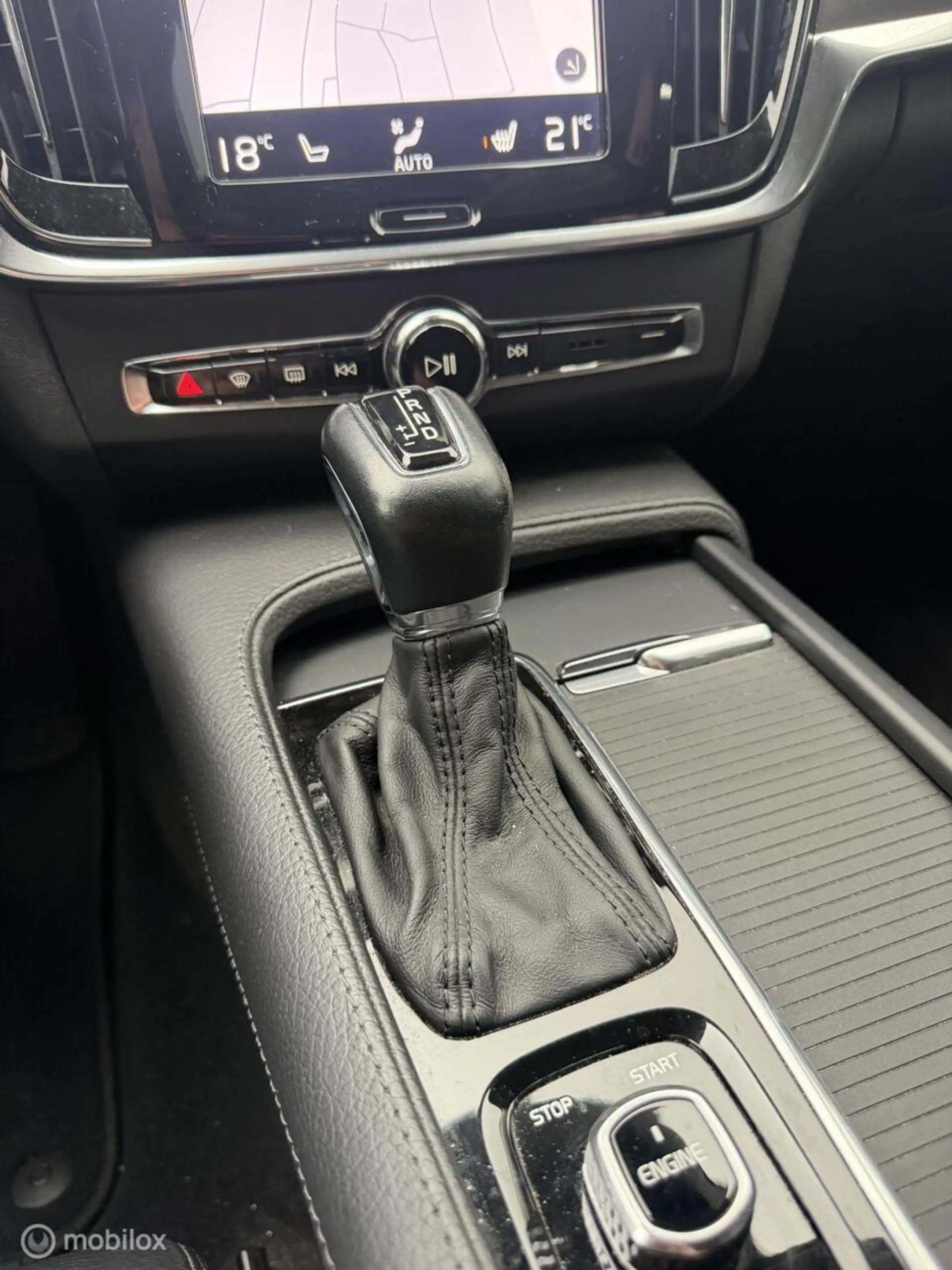 Volvo V90 2.0 T5 Momentum NL-AUTO / DEALERHISTORIE / LEER — photo 17