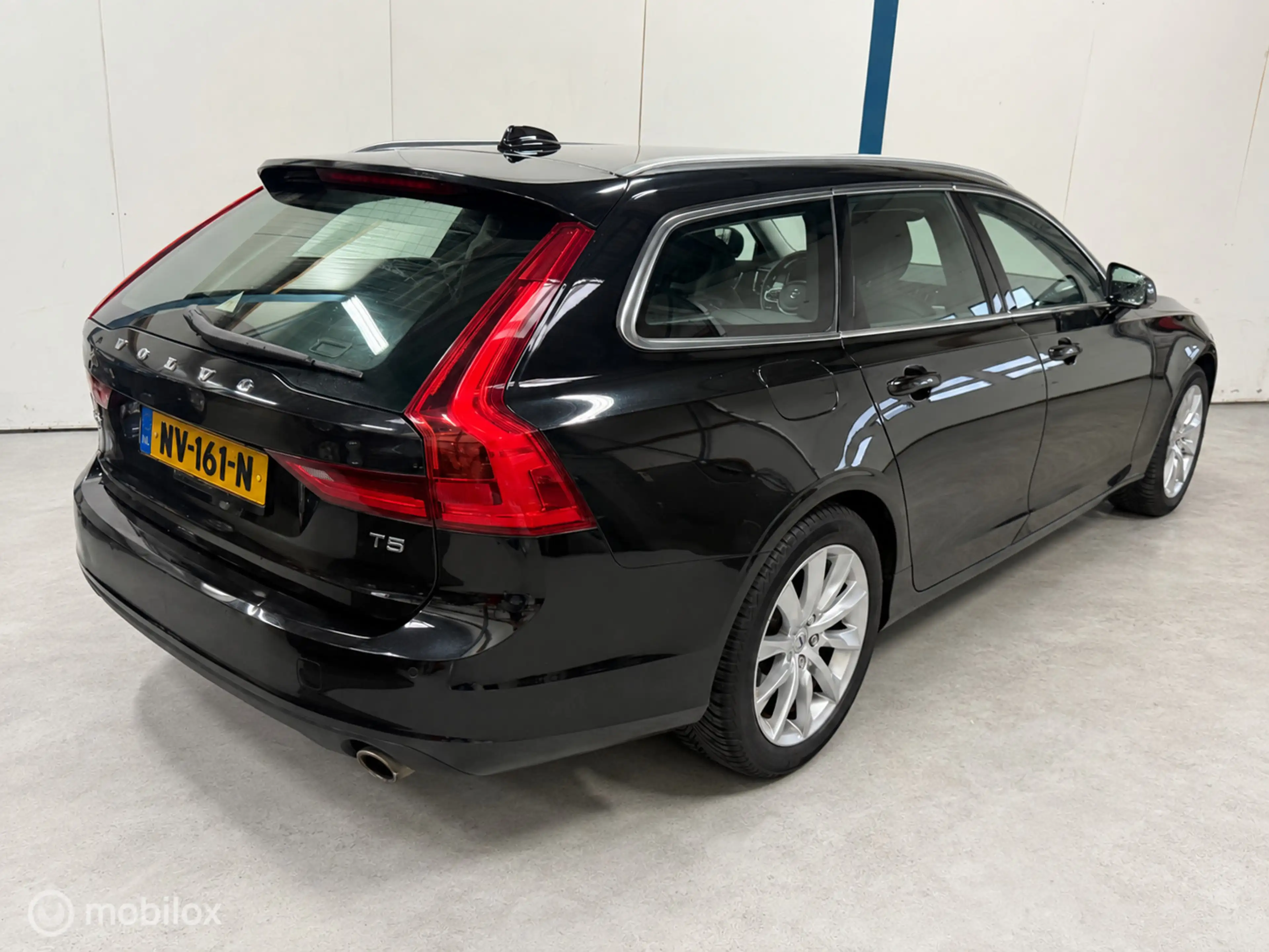 Volvo V90 2.0 T5 Momentum NL-AUTO / DEALERHISTORIE / LEER — photo 2