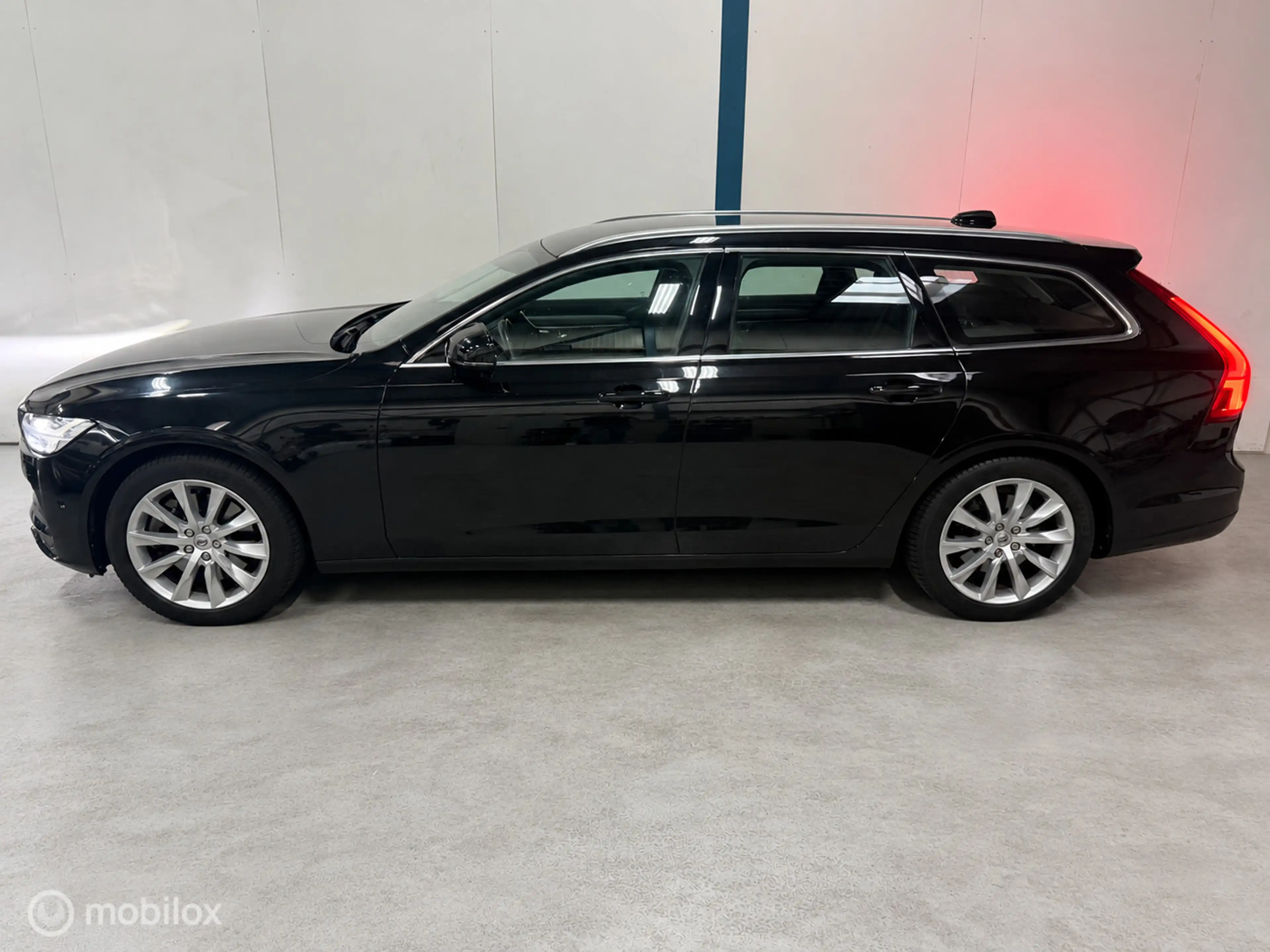 Volvo V90 2.0 T5 Momentum NL-AUTO / DEALERHISTORIE / LEER — photo 14