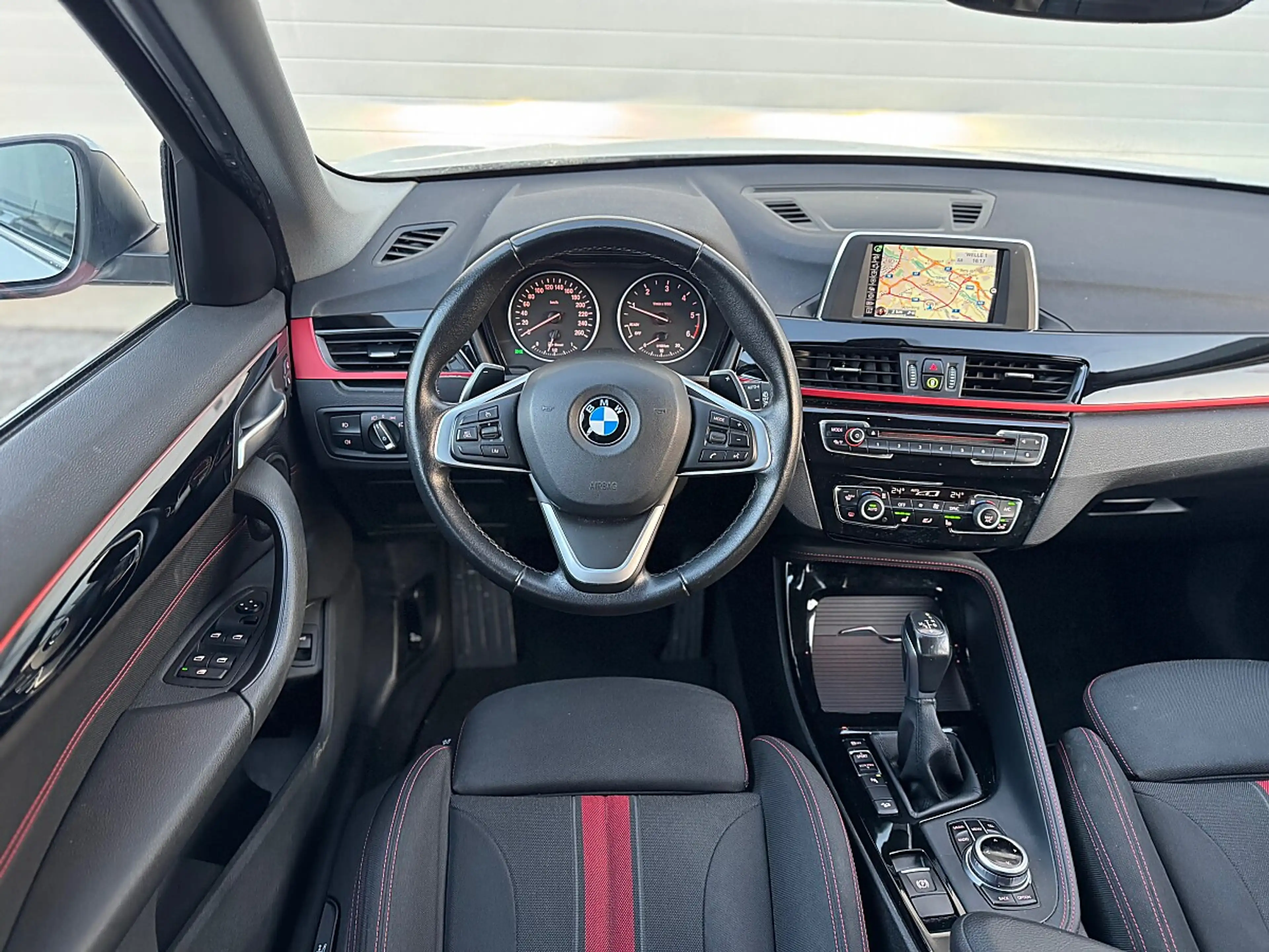 BMW X1 xDrive18d Sport Line Aut. — photo 9