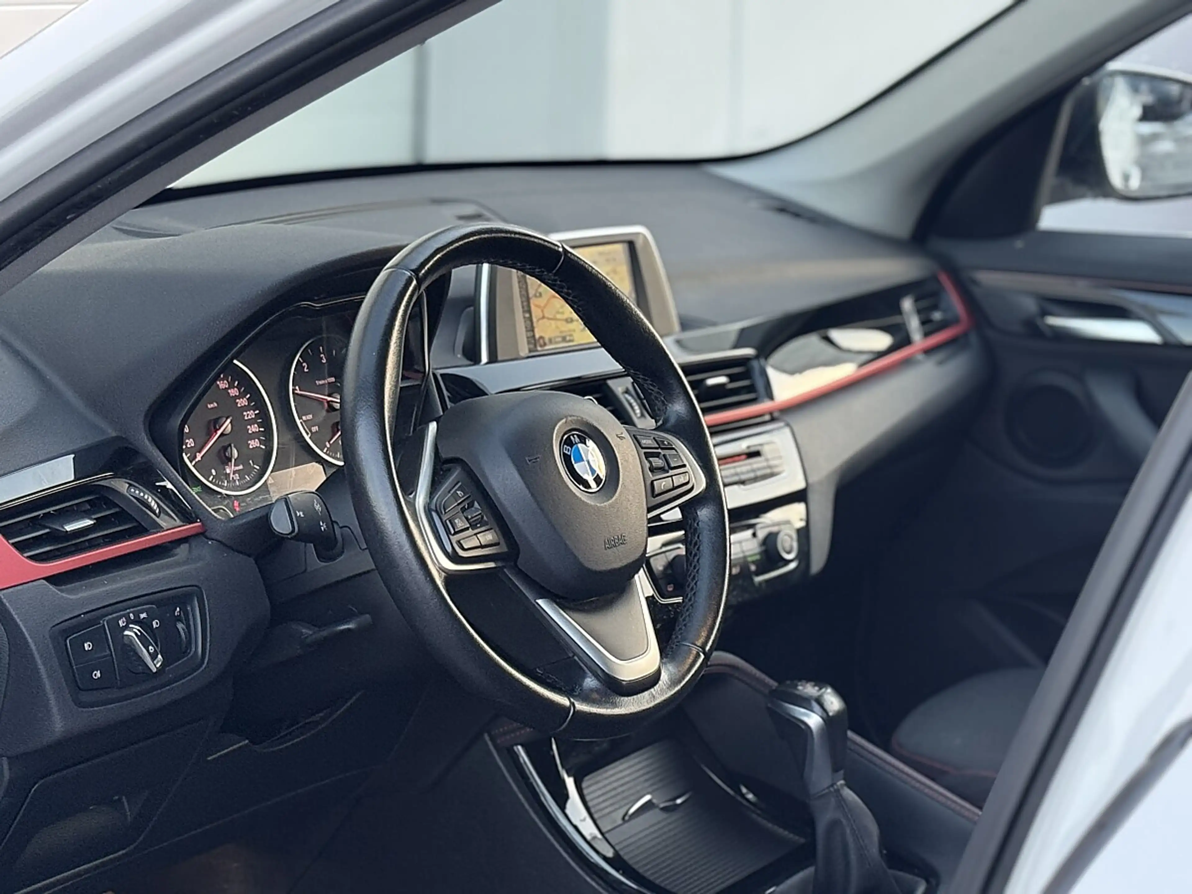 BMW X1 xDrive18d Sport Line Aut. — photo 8