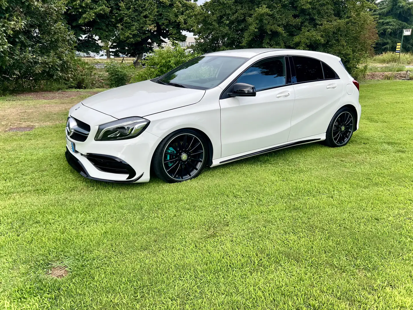Mercedes-Benz A 200 Mercedes- Benz A200d Premium 4matic auto BiesseRac Biały - 1