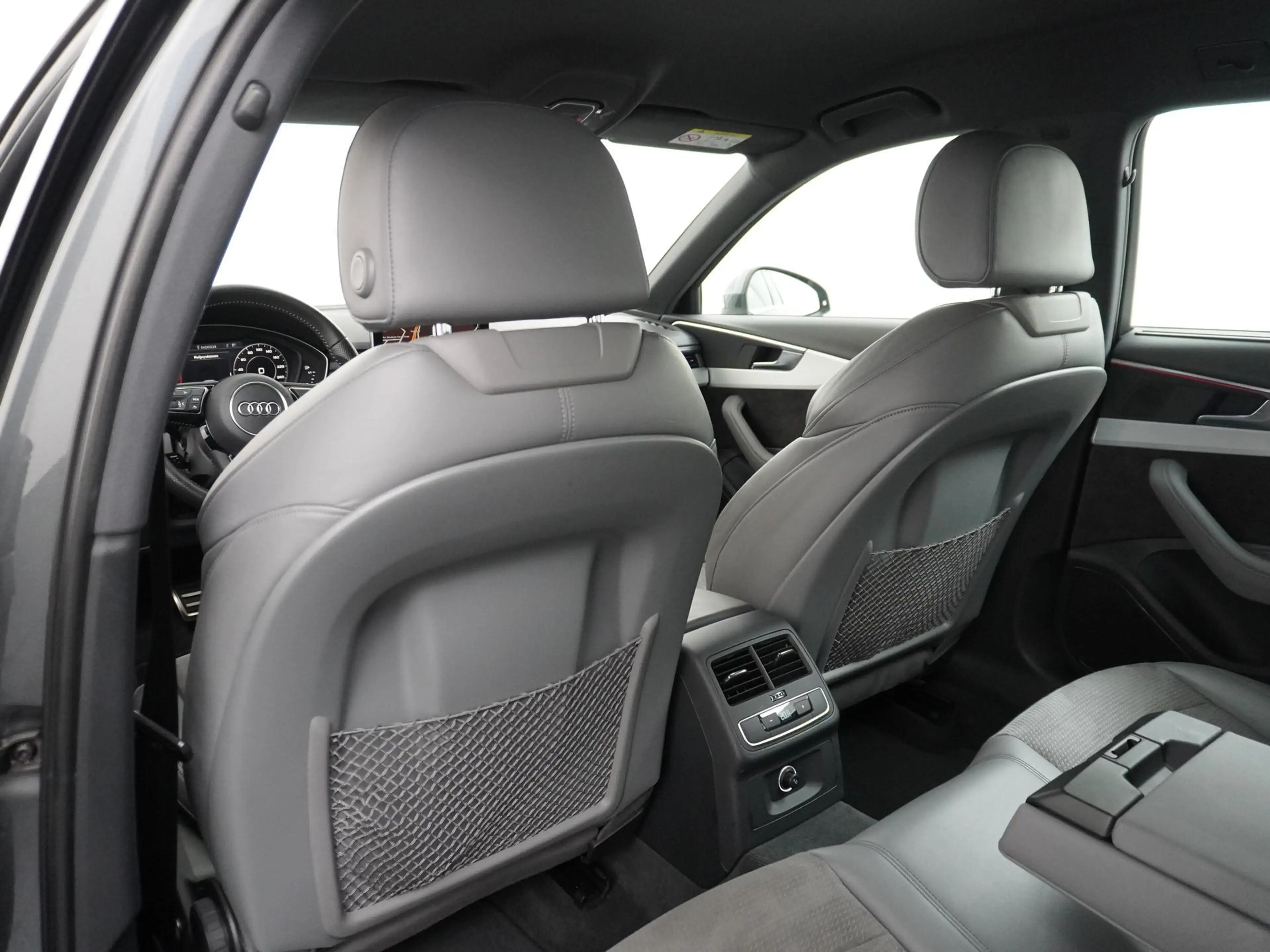Audi A4 Avant 2.0 TFSI ultra Sport Pro Line S Trekhaak/18i — photo 17
