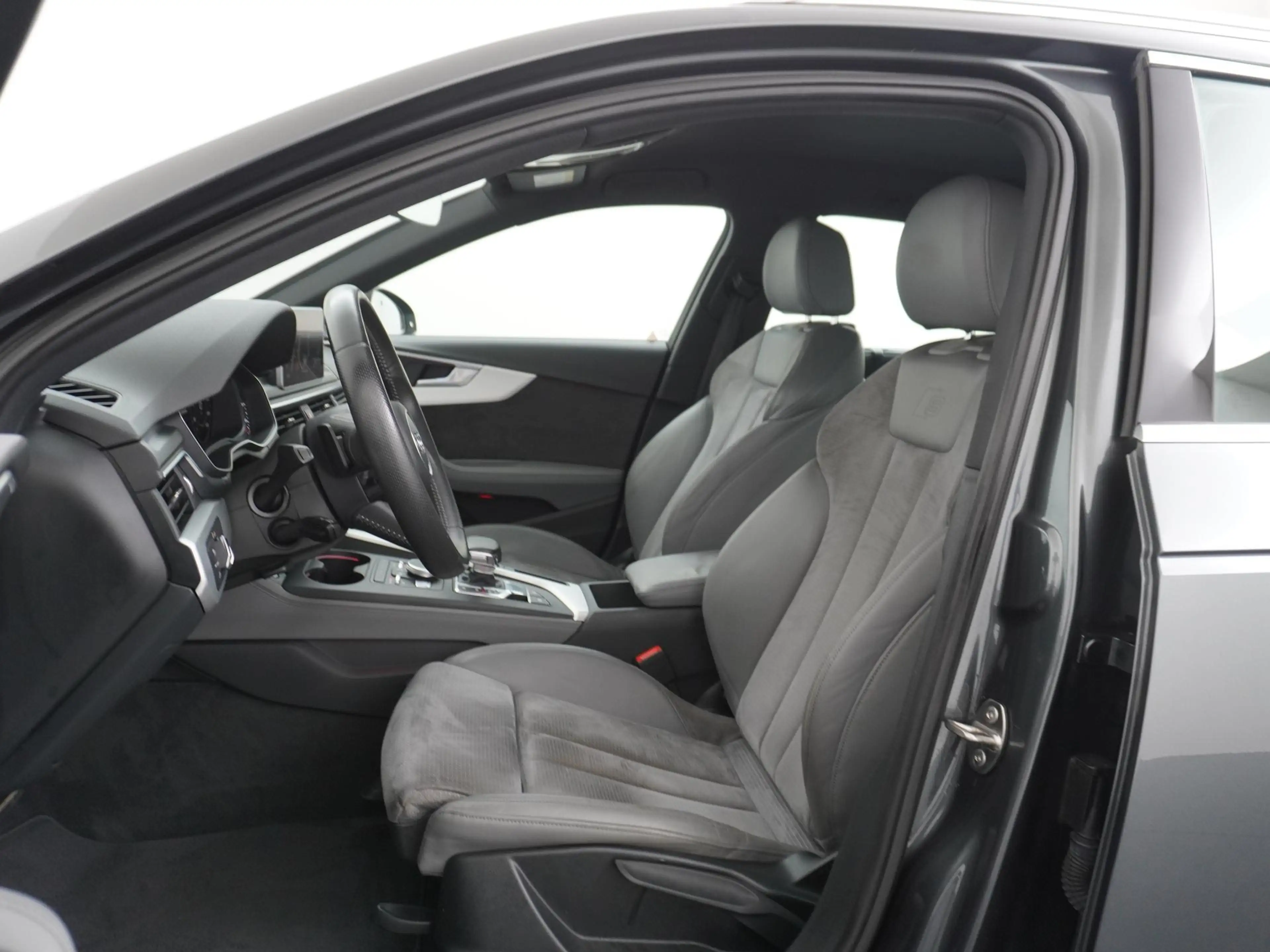Audi A4 Avant 2.0 TFSI ultra Sport Pro Line S Trekhaak/18i — photo 16