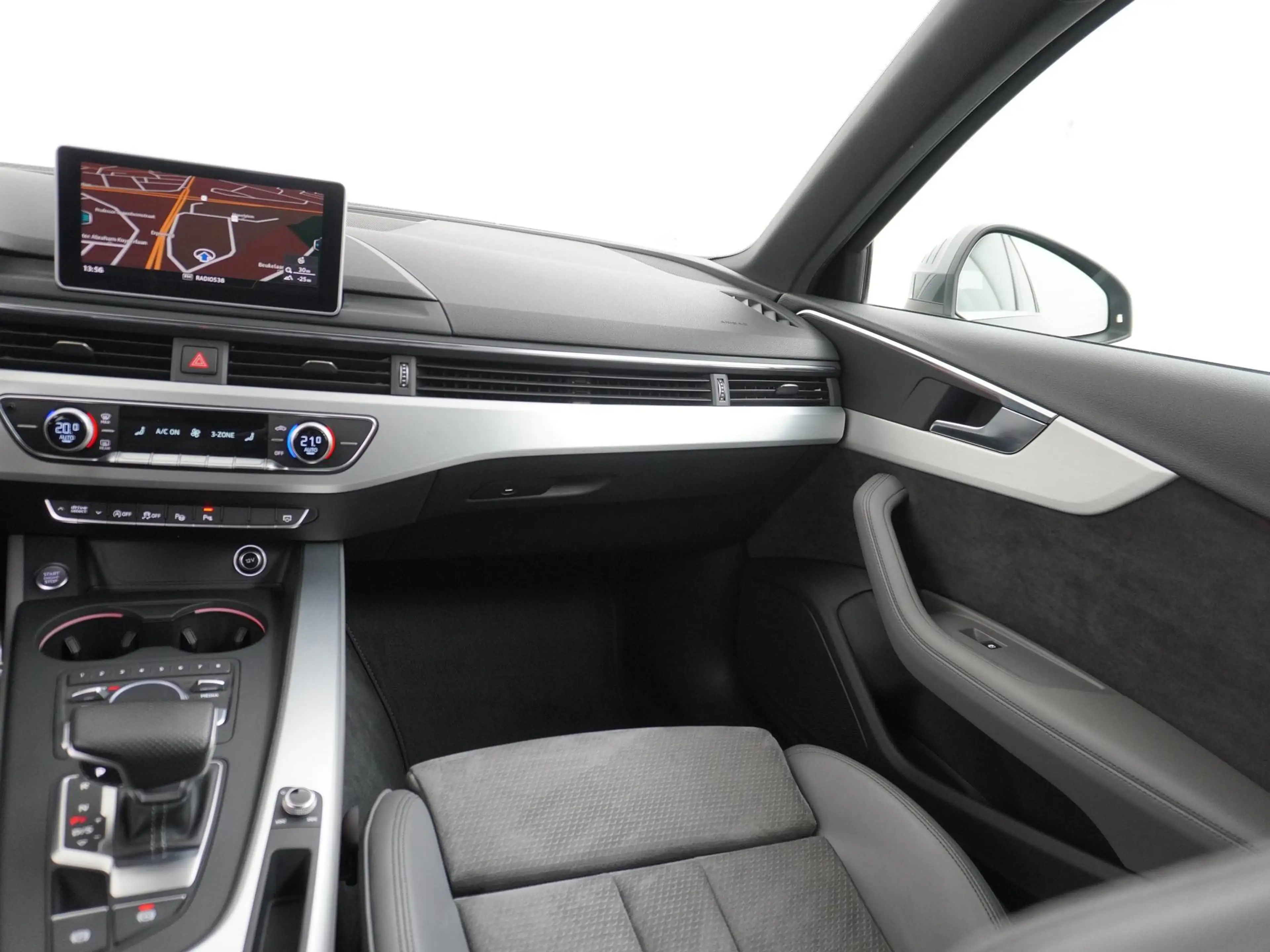 Audi A4 Avant 2.0 TFSI ultra Sport Pro Line S Trekhaak/18i — photo 22