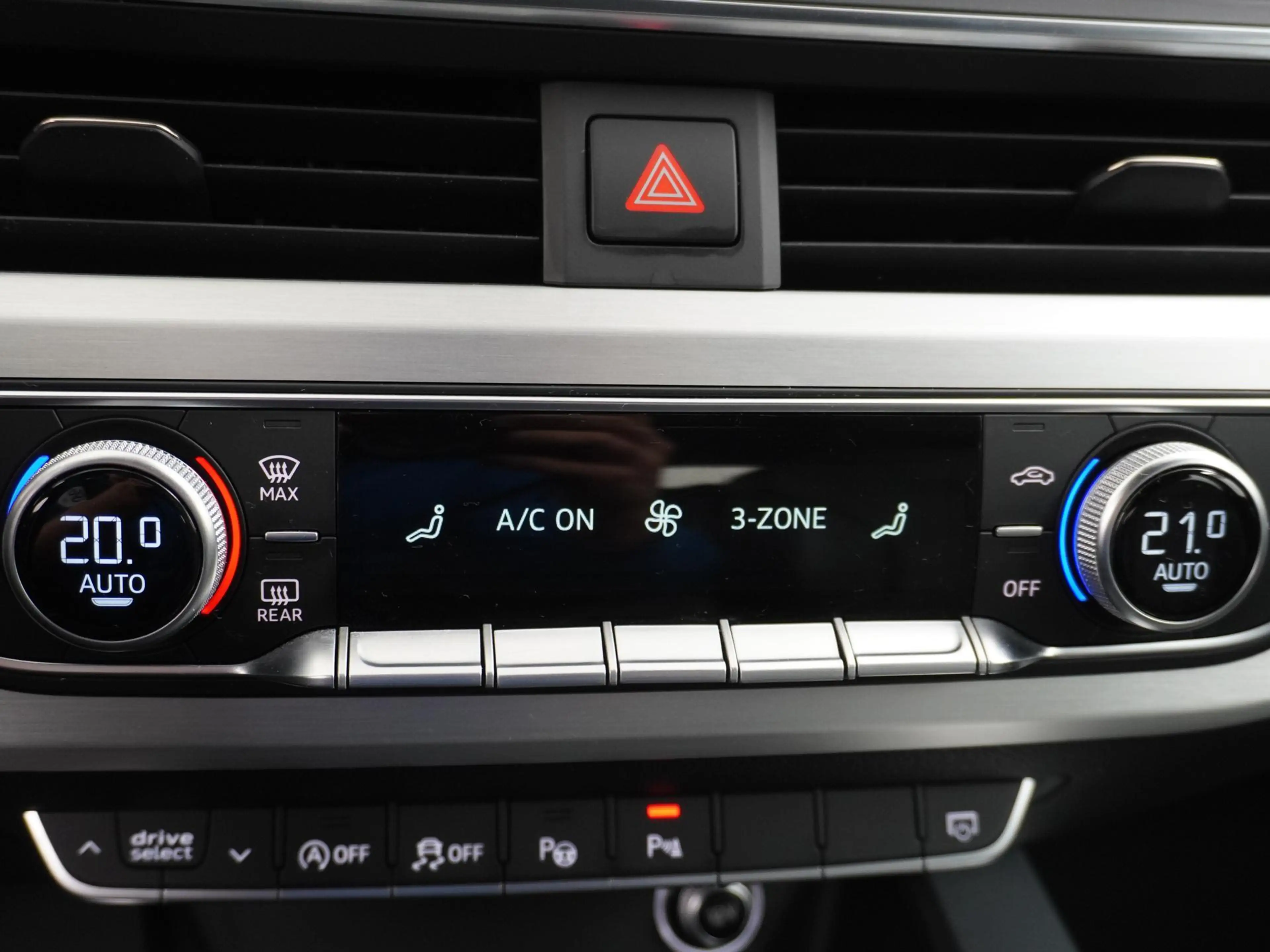 Audi A4 Avant 2.0 TFSI ultra Sport Pro Line S Trekhaak/18i — photo 37