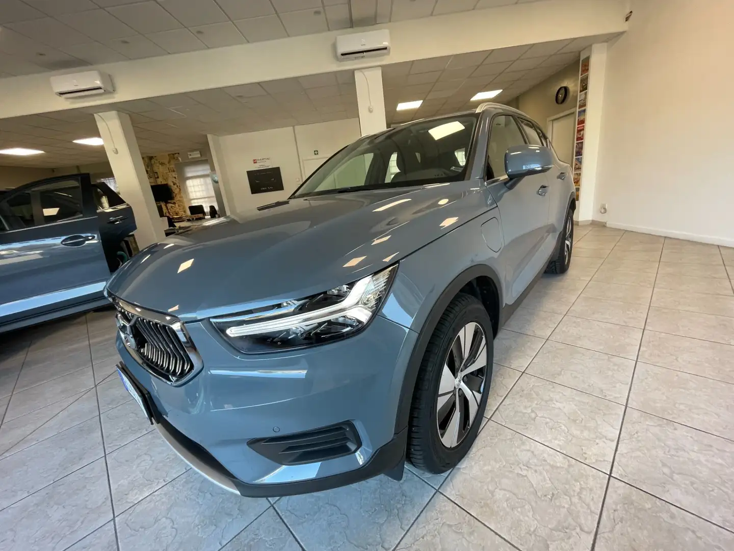 Volvo XC40 XC40 T4 Plug-in Hybrid Inscription Expression IVA Grijs - 2