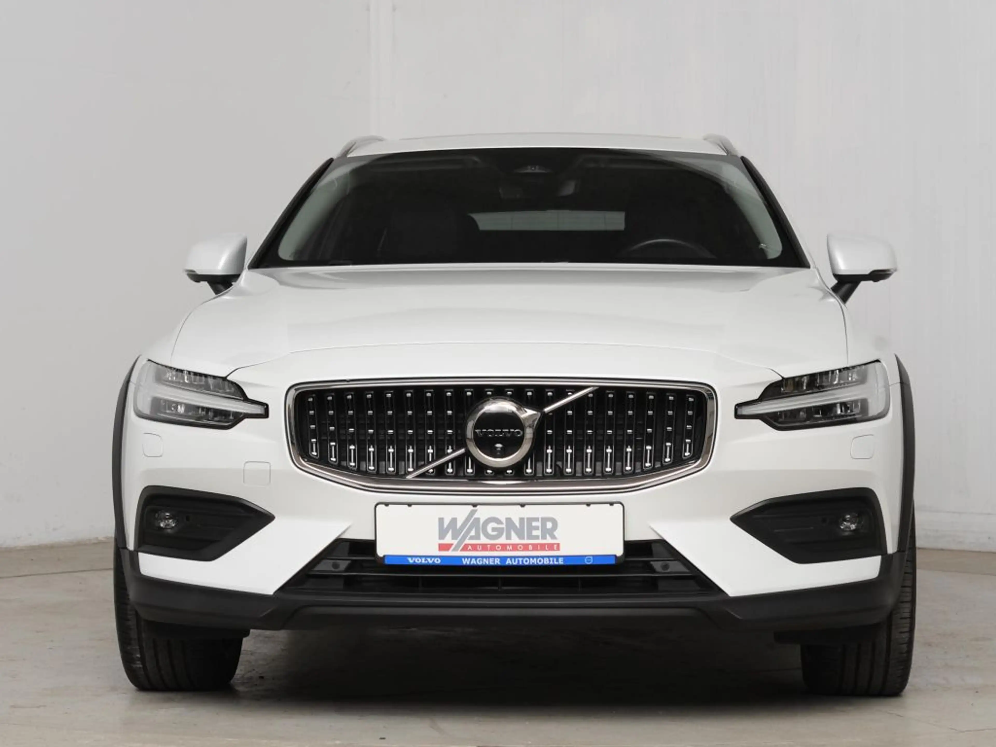 Volvo V60 Cross Country B4 D AWD Ultimate *AHK * 360° * Standheizung.* — photo 2