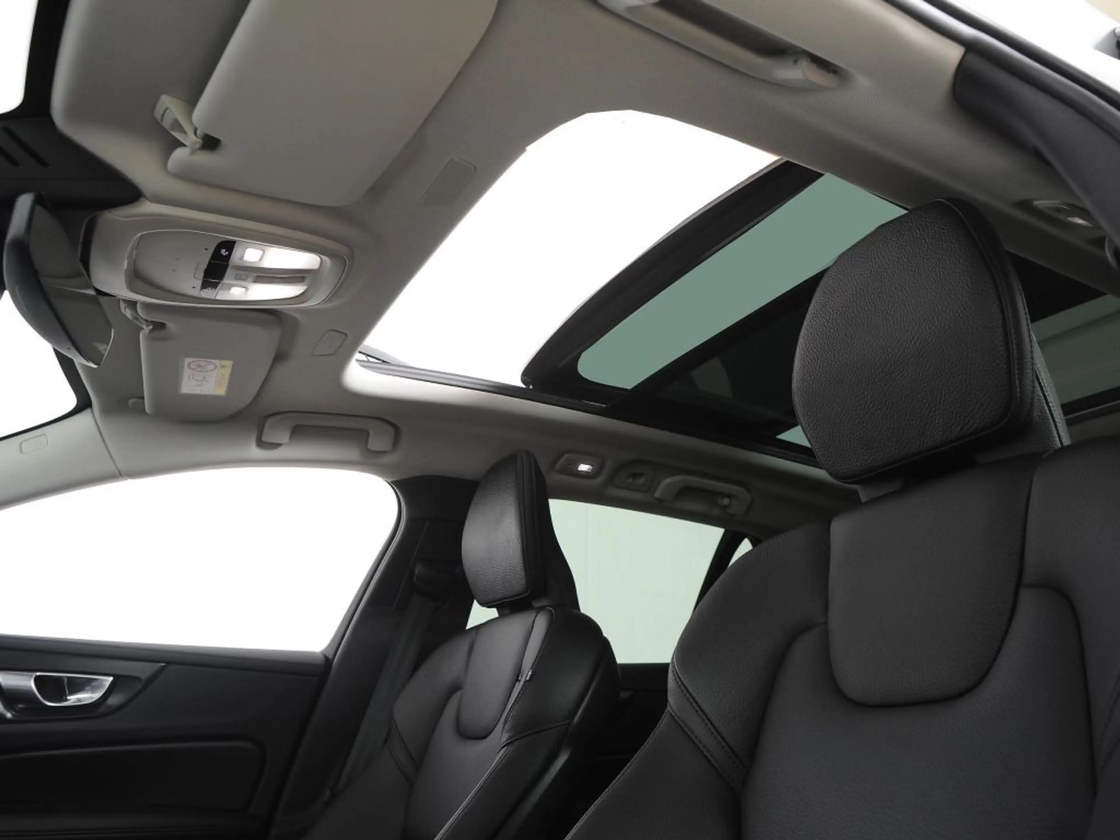 Volvo V60 Cross Country B4 D AWD Ultimate *AHK * 360° * Standheizung.* — photo 15