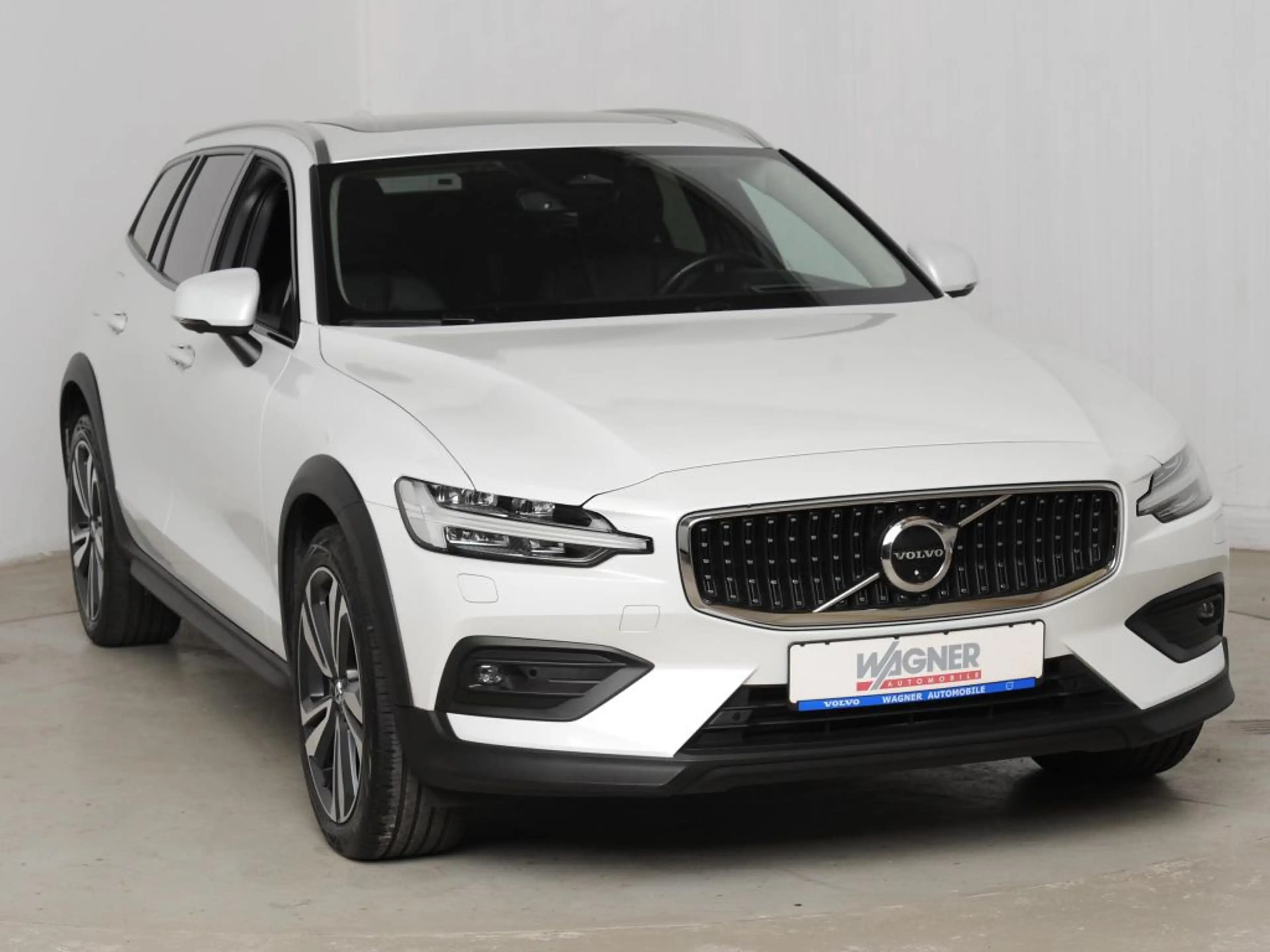 Volvo V60 Cross Country B4 D AWD Ultimate *AHK * 360° * Standheizung.* — photo 3