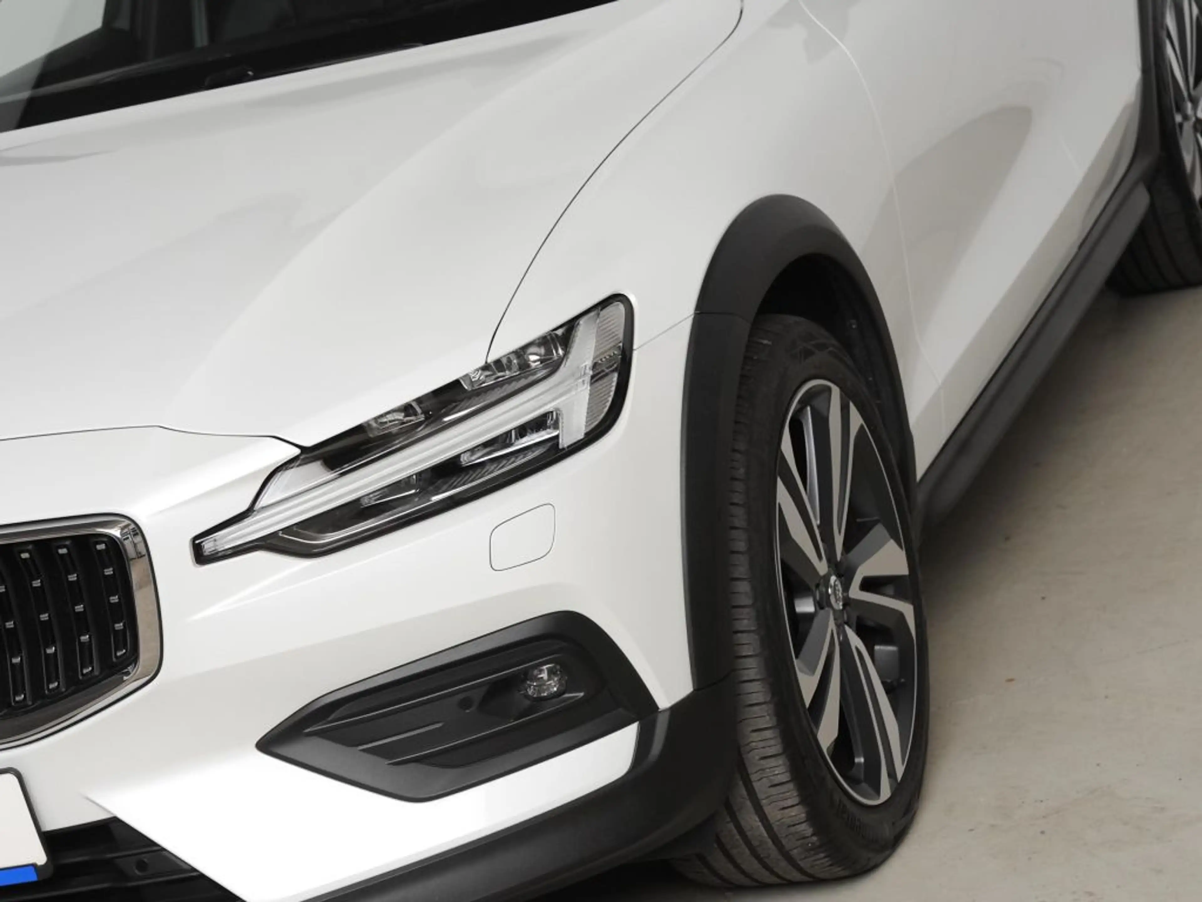 Volvo V60 Cross Country B4 D AWD Ultimate *AHK * 360° * Standheizung.* — photo 8
