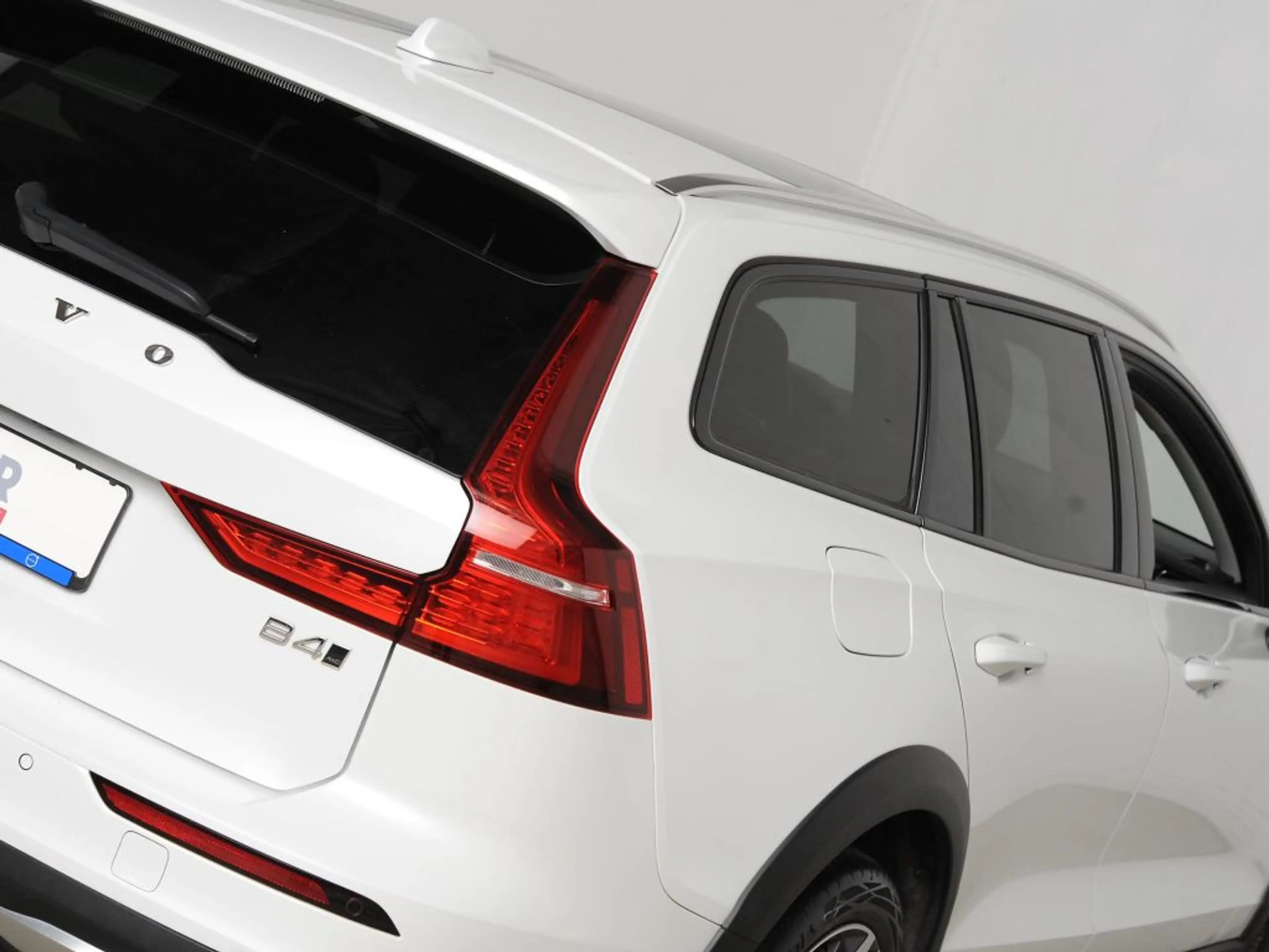 Volvo V60 Cross Country B4 D AWD Ultimate *AHK * 360° * Standheizung.* — photo 9