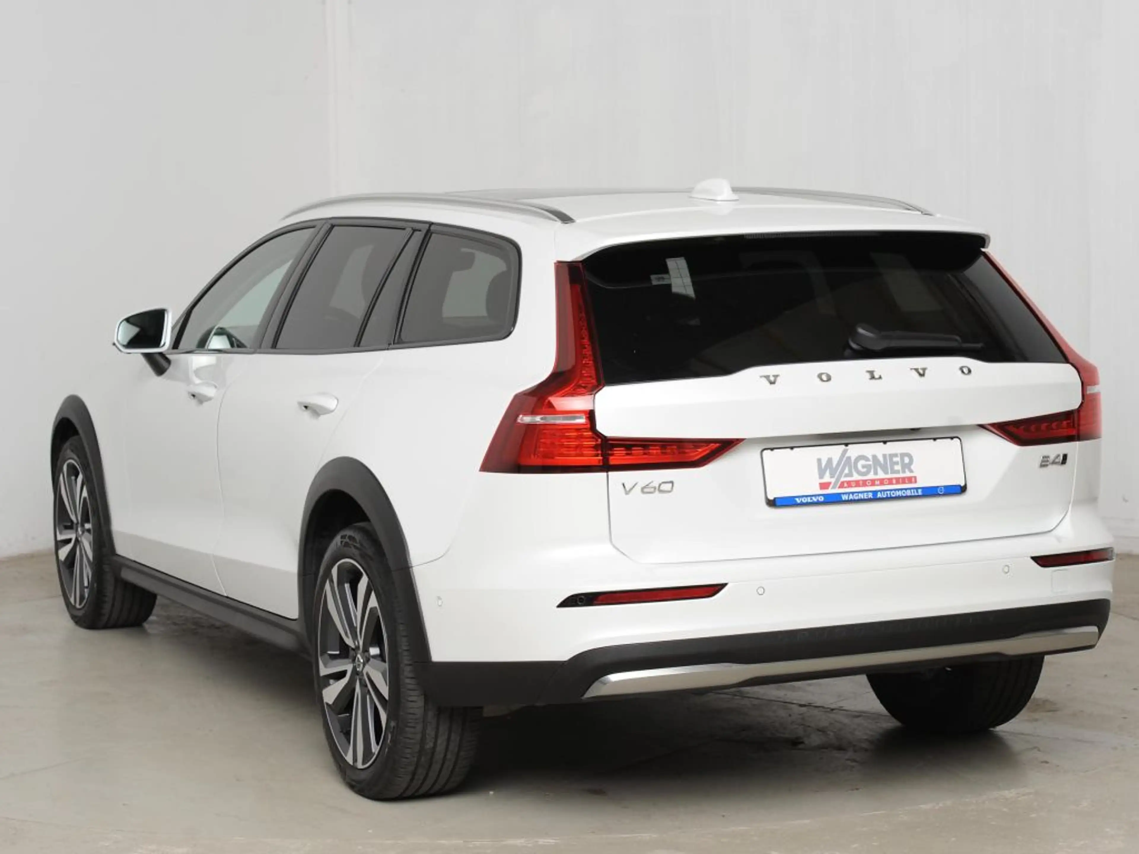 Volvo V60 Cross Country B4 D AWD Ultimate *AHK * 360° * Standheizung.* — photo 4