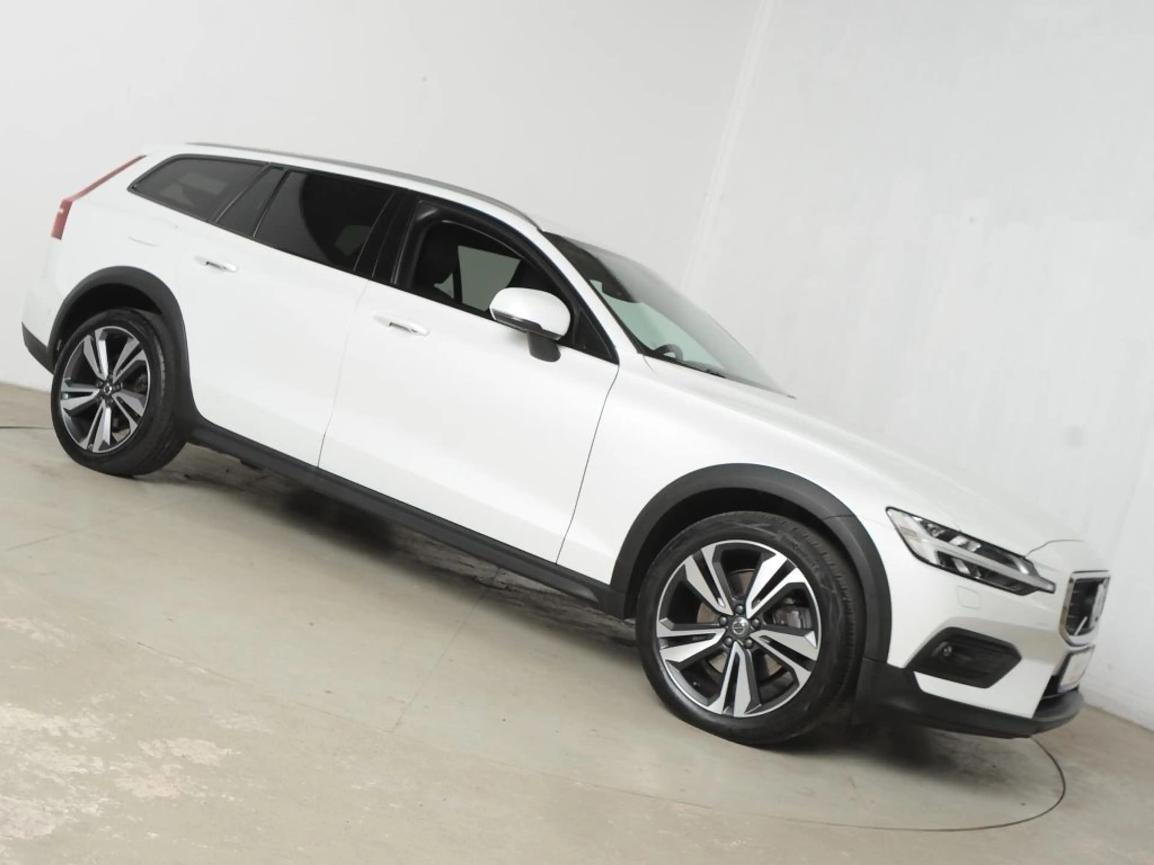 Volvo V60 Cross Country B4 D AWD Ultimate *AHK * 360° * Standheizung.* — photo 7