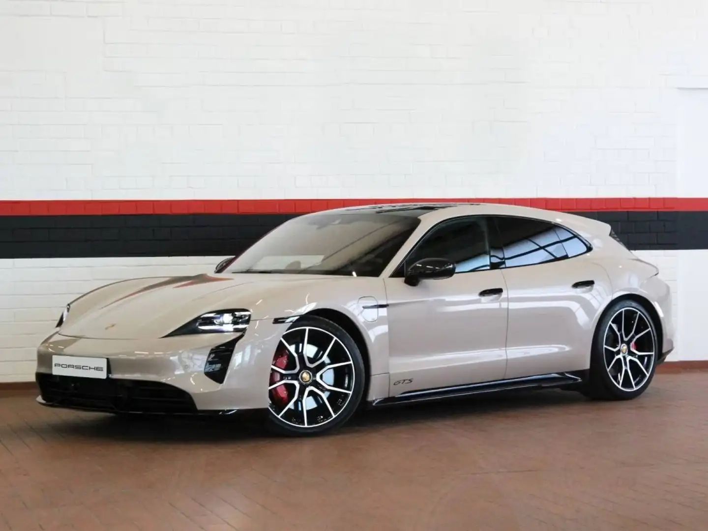 Porsche Taycan GTS Sport Turismo Panorama, HUD, Alcantara Batteri Beige - 1
