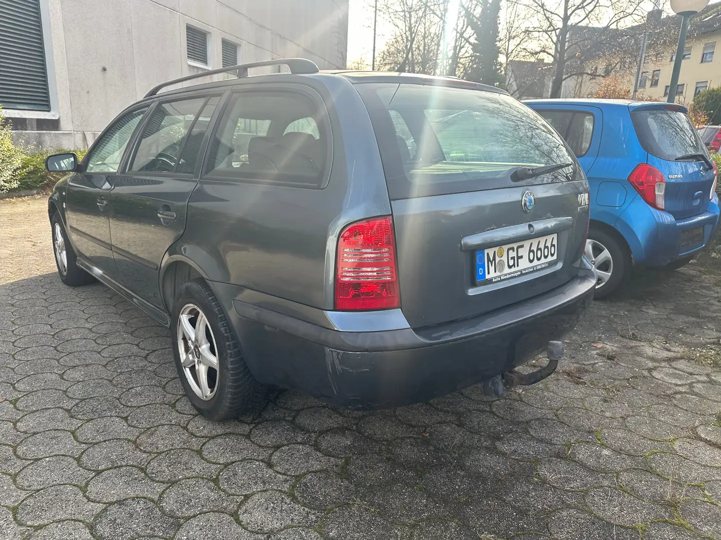 Skoda Octavia Tüv 06/2027 Grau - 1