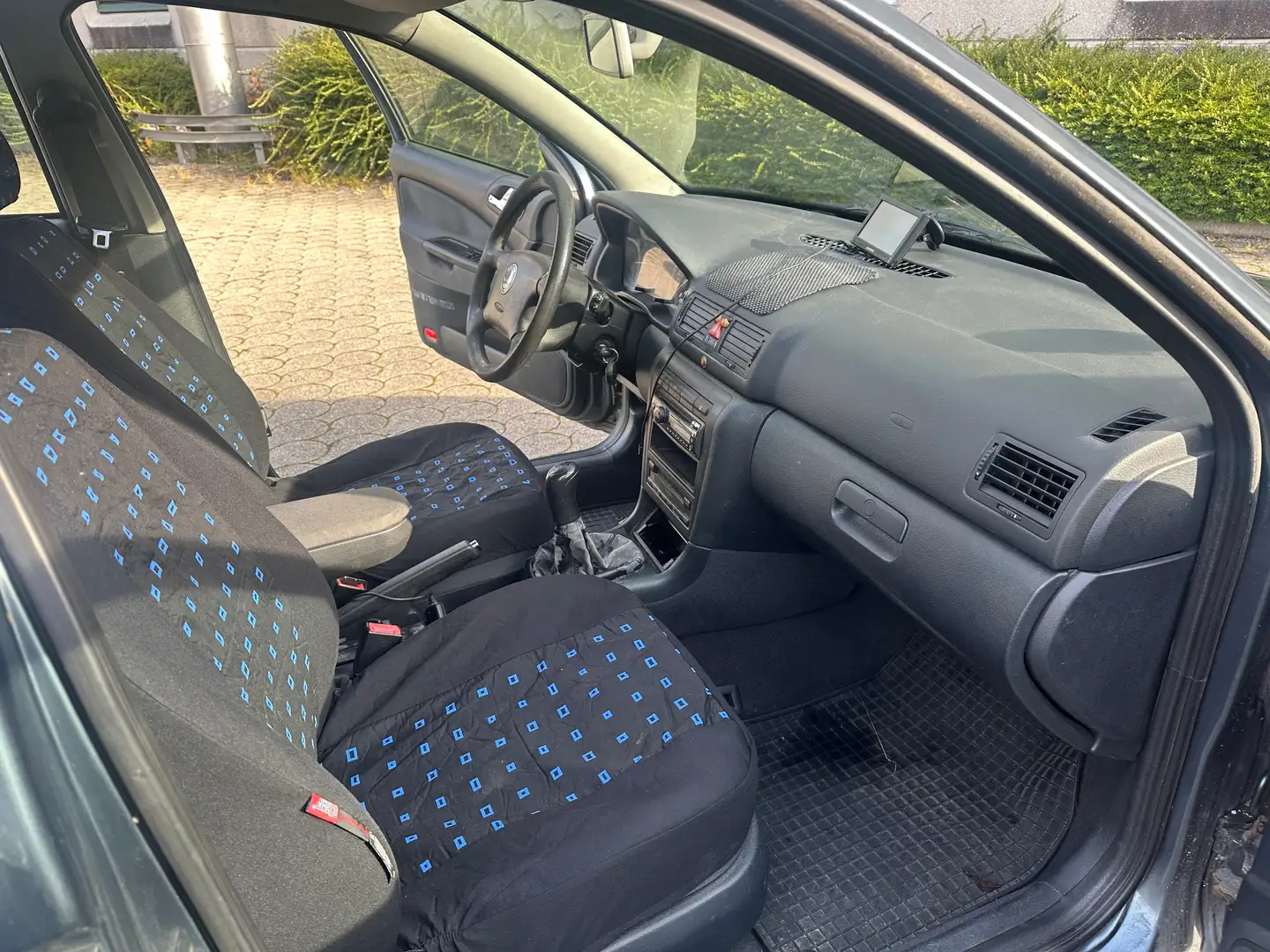 Skoda Octavia Tüv 06/2027 Grau - 2