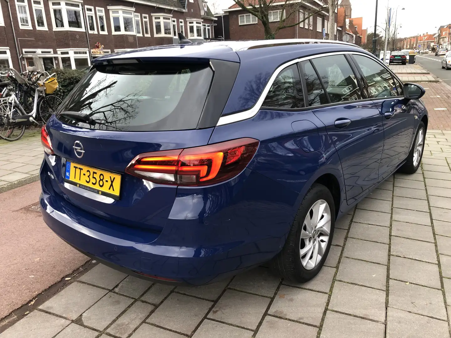 Opel Astra Sports Tourer 1.0 Turbo Business Executive navigat Blue - 2