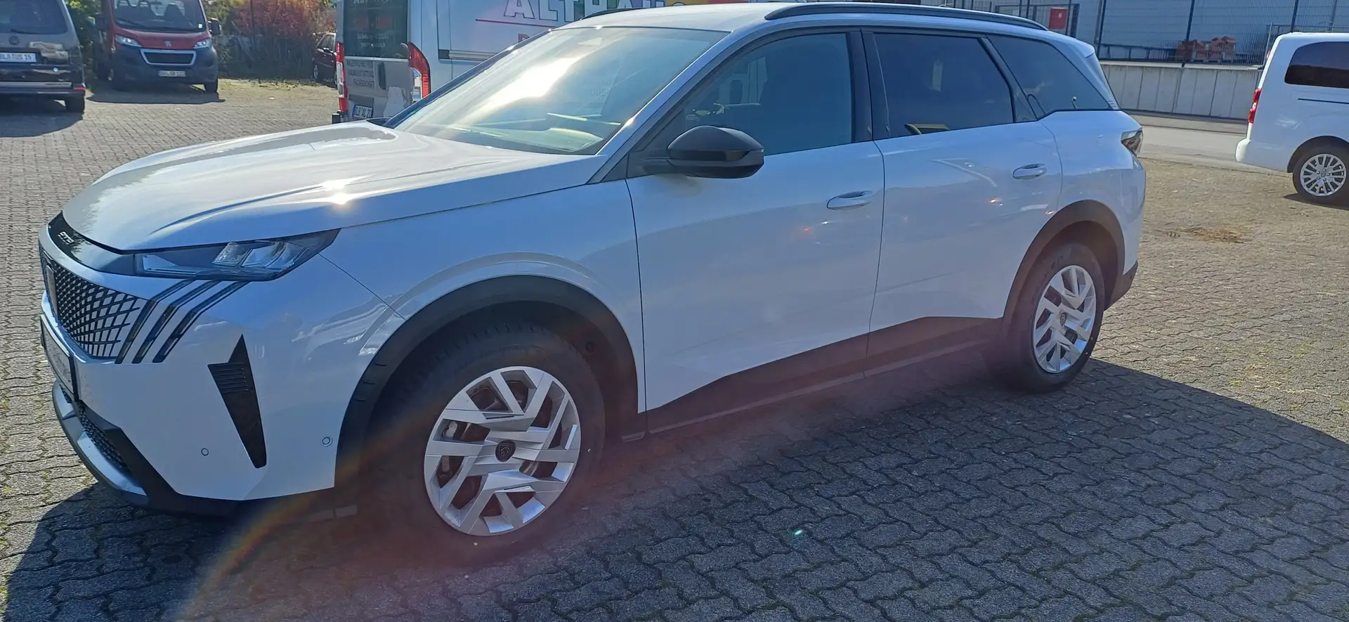 Peugeot 5008 5008 Hybrid 136 e-DSC6 Allure Weiß - 1