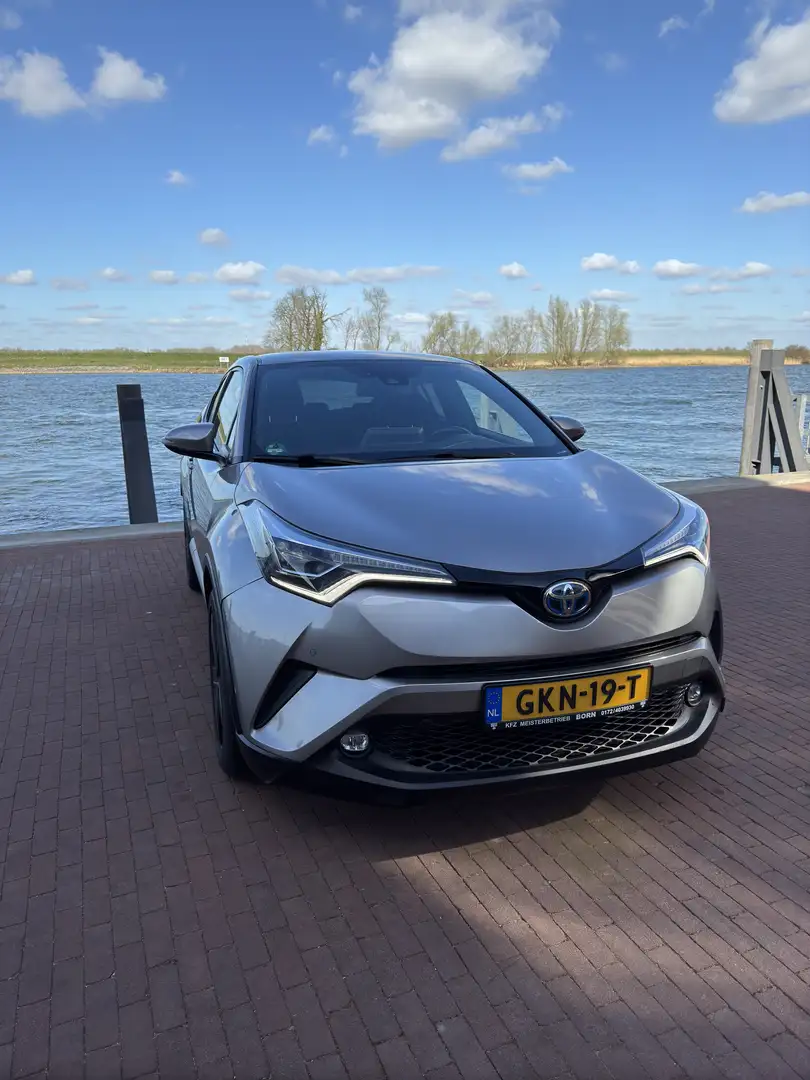 Toyota C-HR 1.8 Hybrid Bi-Tone Grijs - 1
