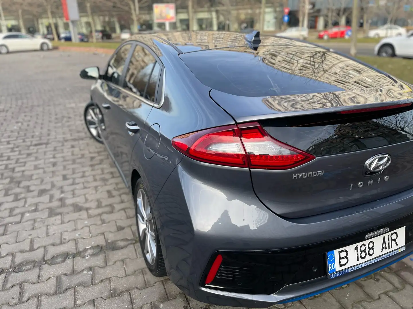 Hyundai IONIQ Hybrid 1.6 GDI Premium Grau - 2