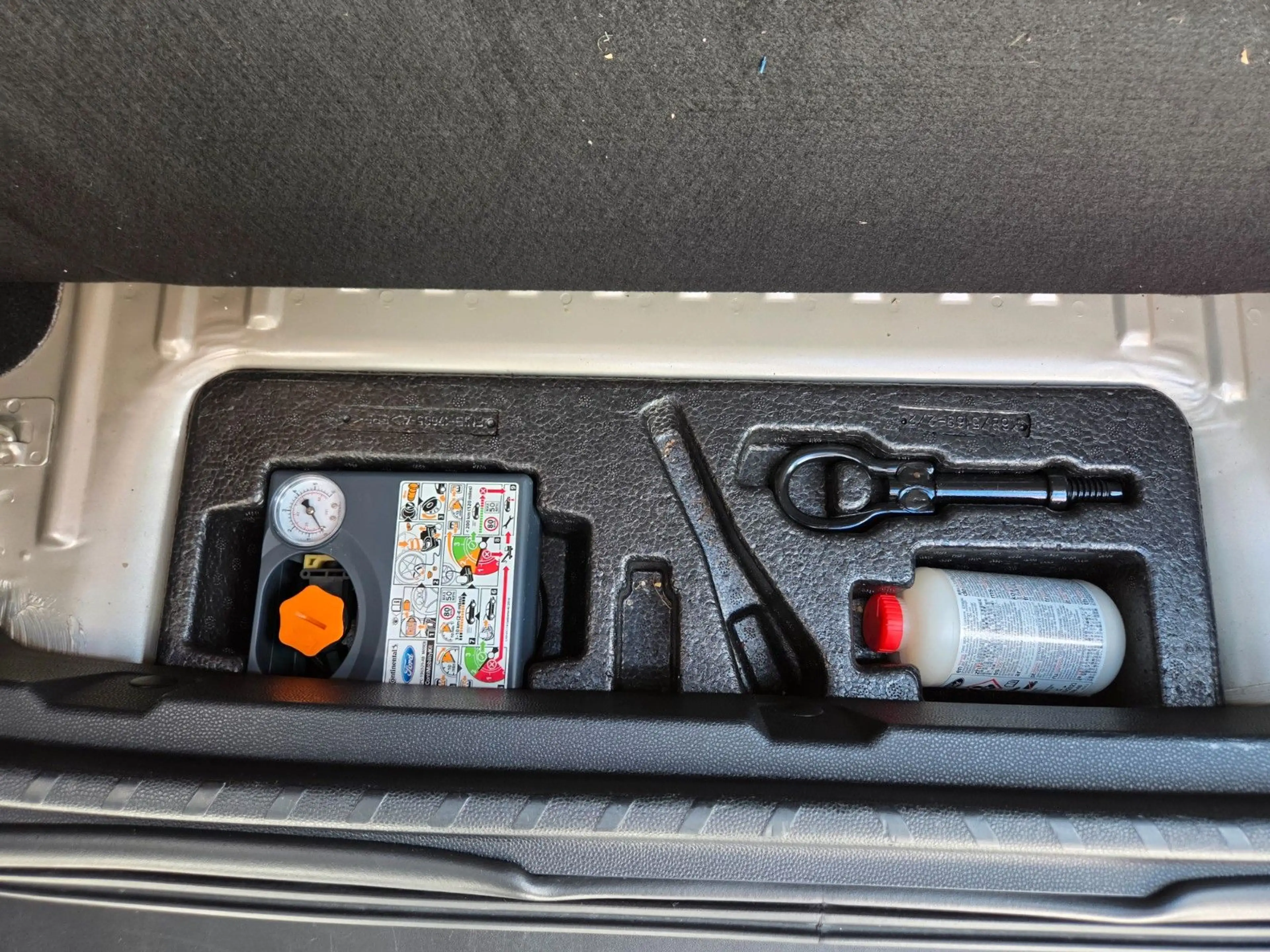Ford EcoSport Cool & Connect — photo 12