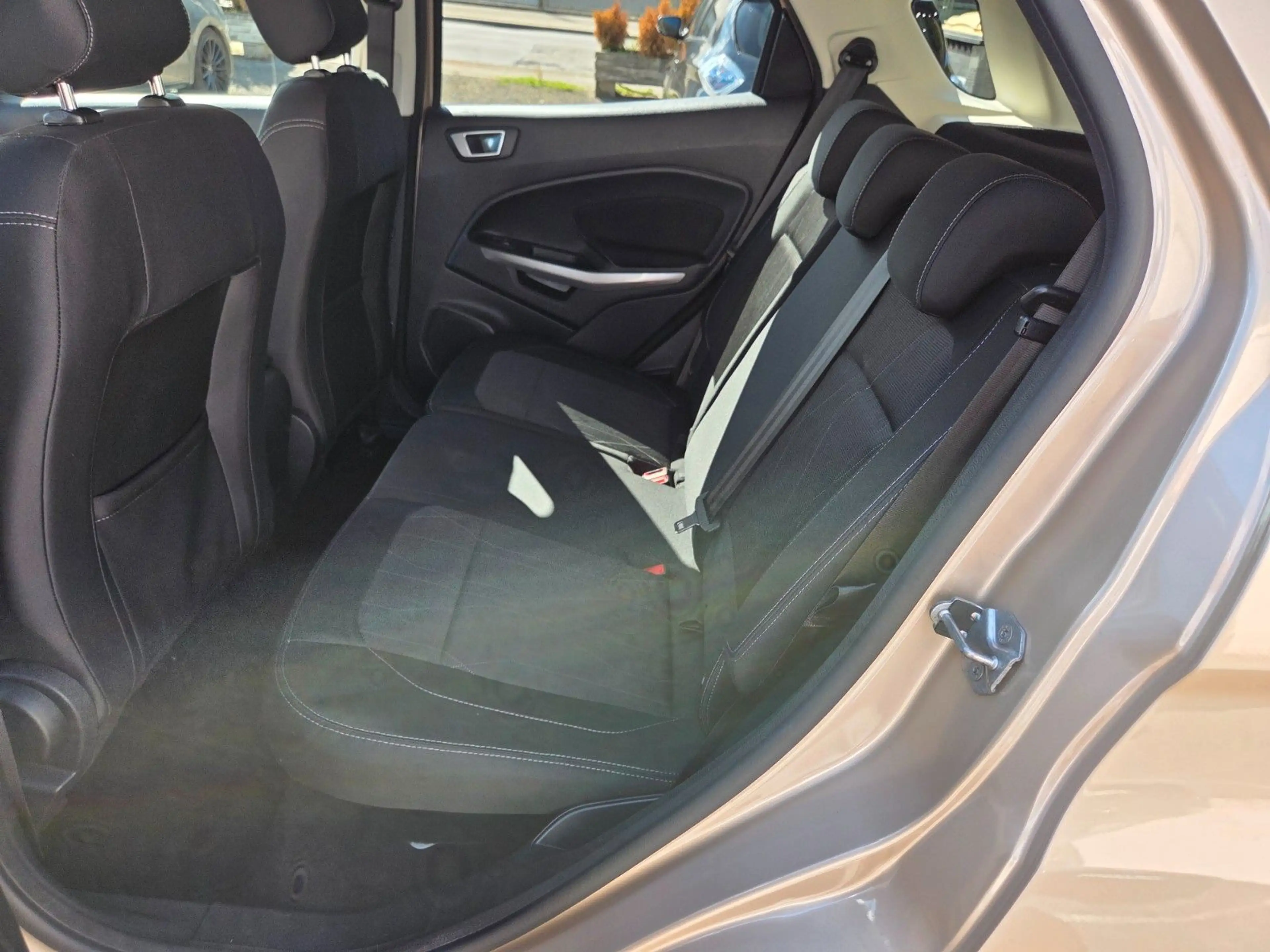 Ford EcoSport Cool & Connect — photo 8