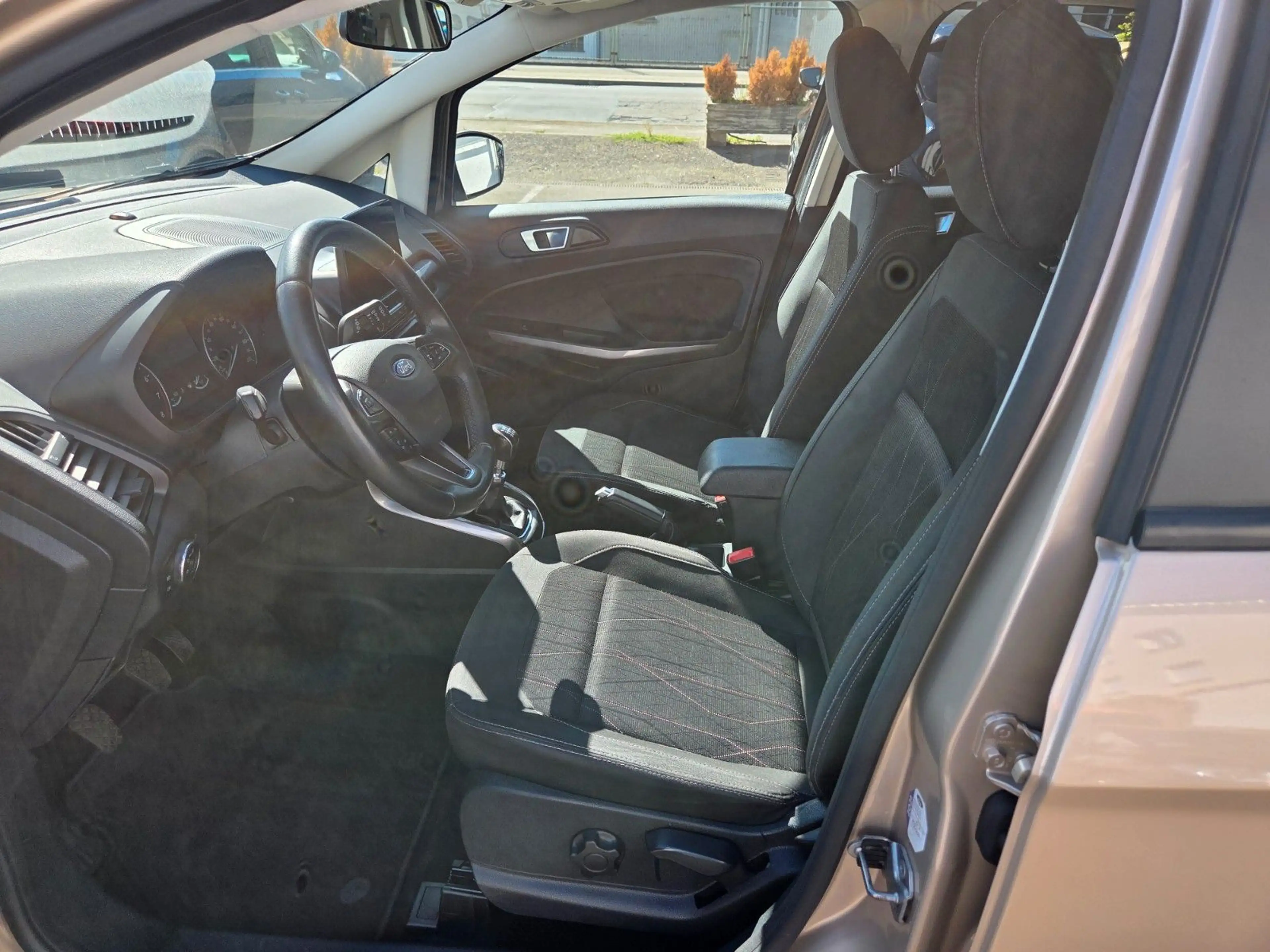 Ford EcoSport Cool & Connect — photo 7