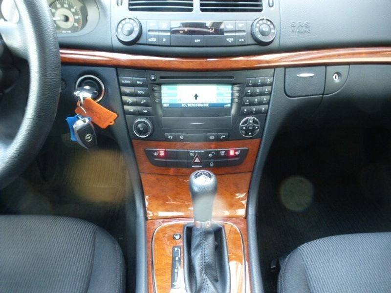 Mercedes-Benz E 200 T Kompr FL Autom Navi PDC AHK SHZ GSHD TOP — photo 8