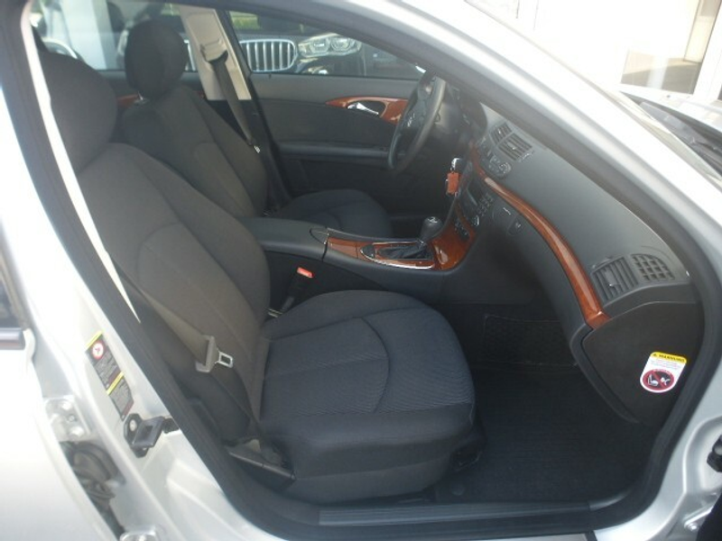 Mercedes-Benz E 200 T Kompr FL Autom Navi PDC AHK SHZ GSHD TOP — photo 13